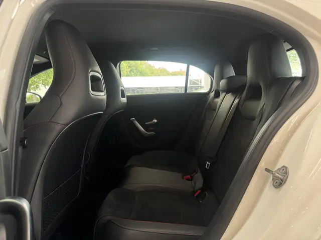 Mercedes-Benz 220 view 13