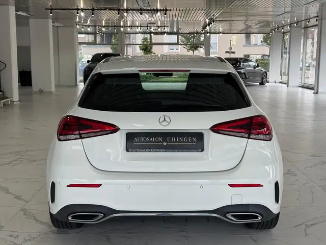 Mercedes-Benz 220 view 7