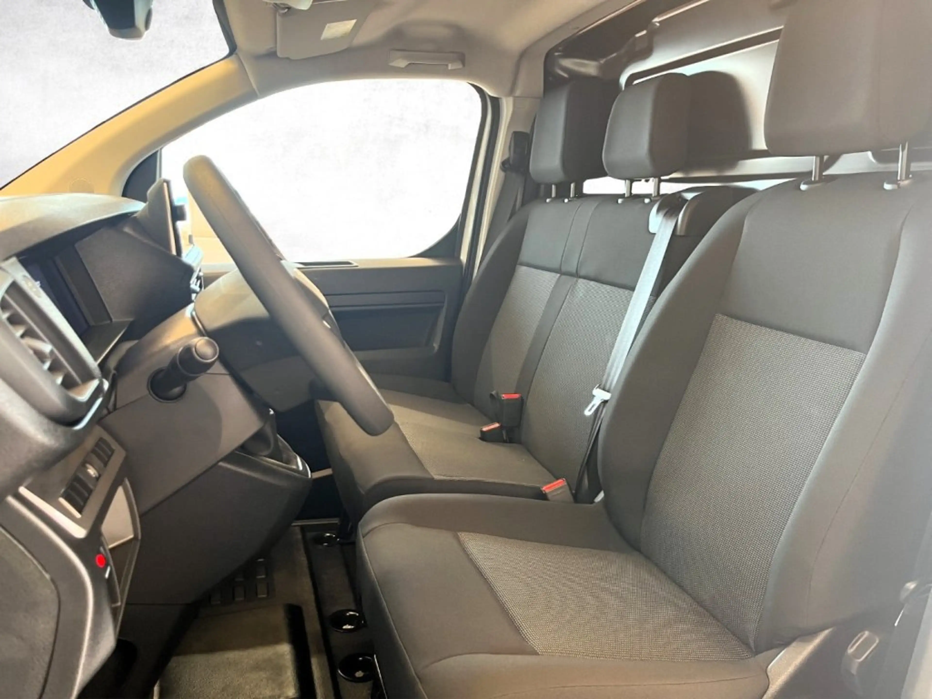 Peugeot Expert KW XL BHDI 120 S&S Manuell — photo 9