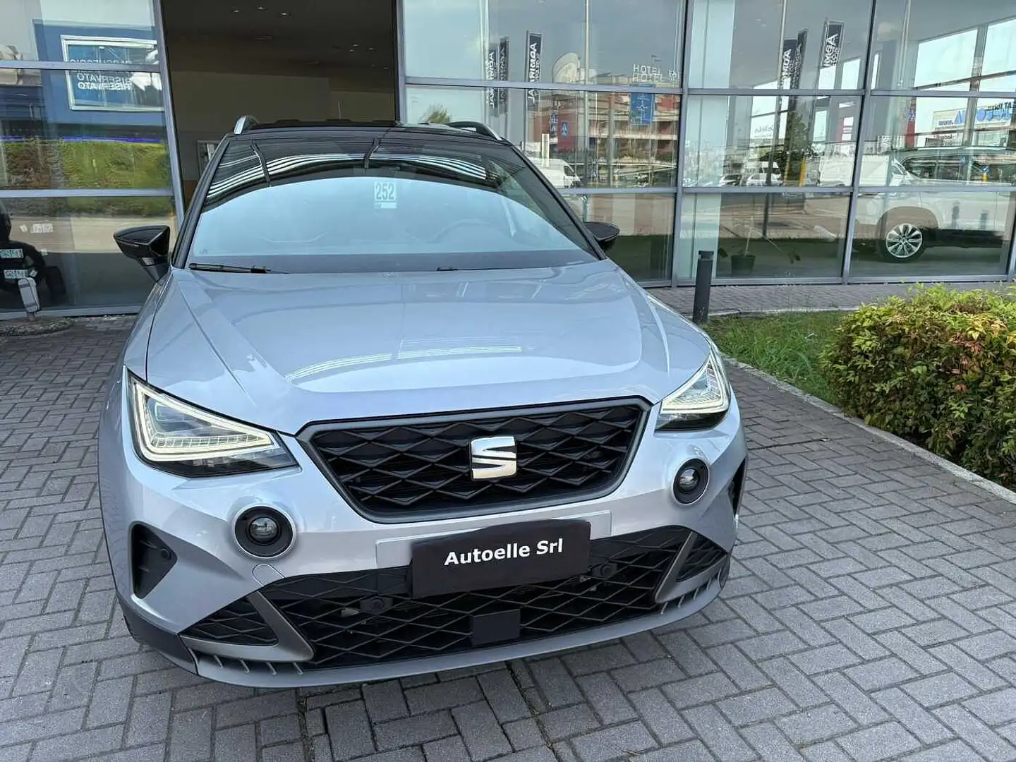 SEAT Arona 1.0 EcoTSI 110 CV DSG FR NEOPATENTATI Argento - 2