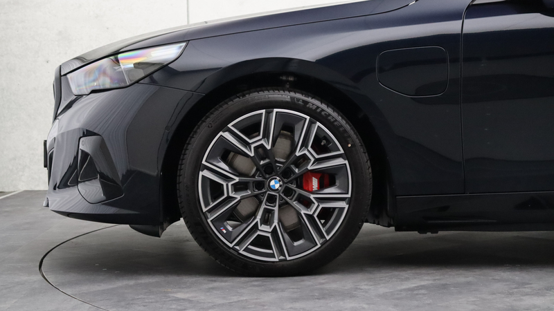 BMW 550 5-serie Touring 550e xDrive M-Sport Pro | Bowers & — photo 6