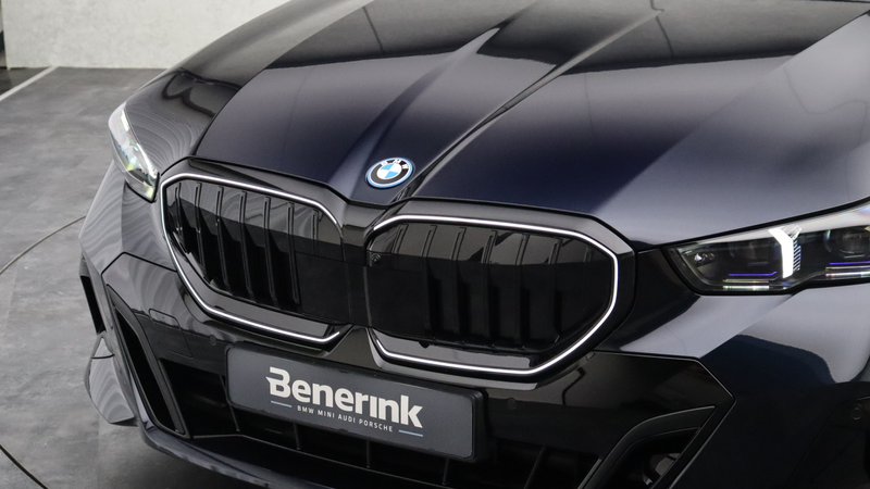 BMW 550 5-serie Touring 550e xDrive M-Sport Pro | Bowers & — photo 16