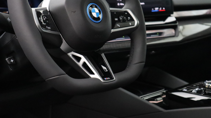 BMW 550 5-serie Touring 550e xDrive M-Sport Pro | Bowers & — photo 14