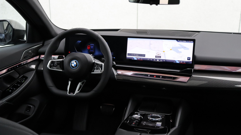 BMW 550 5-serie Touring 550e xDrive M-Sport Pro | Bowers & — photo 13