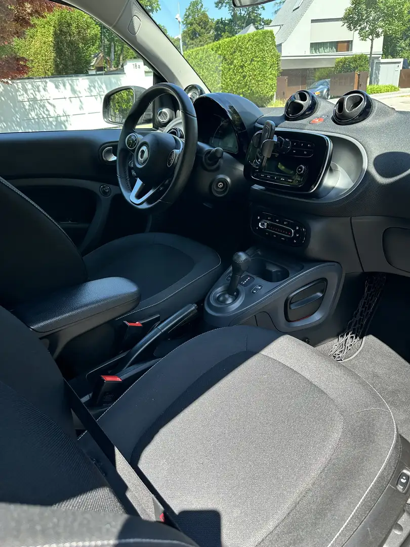 smart forTwo 66 kW Automatik/ Bentley Optik Schwarz - 2