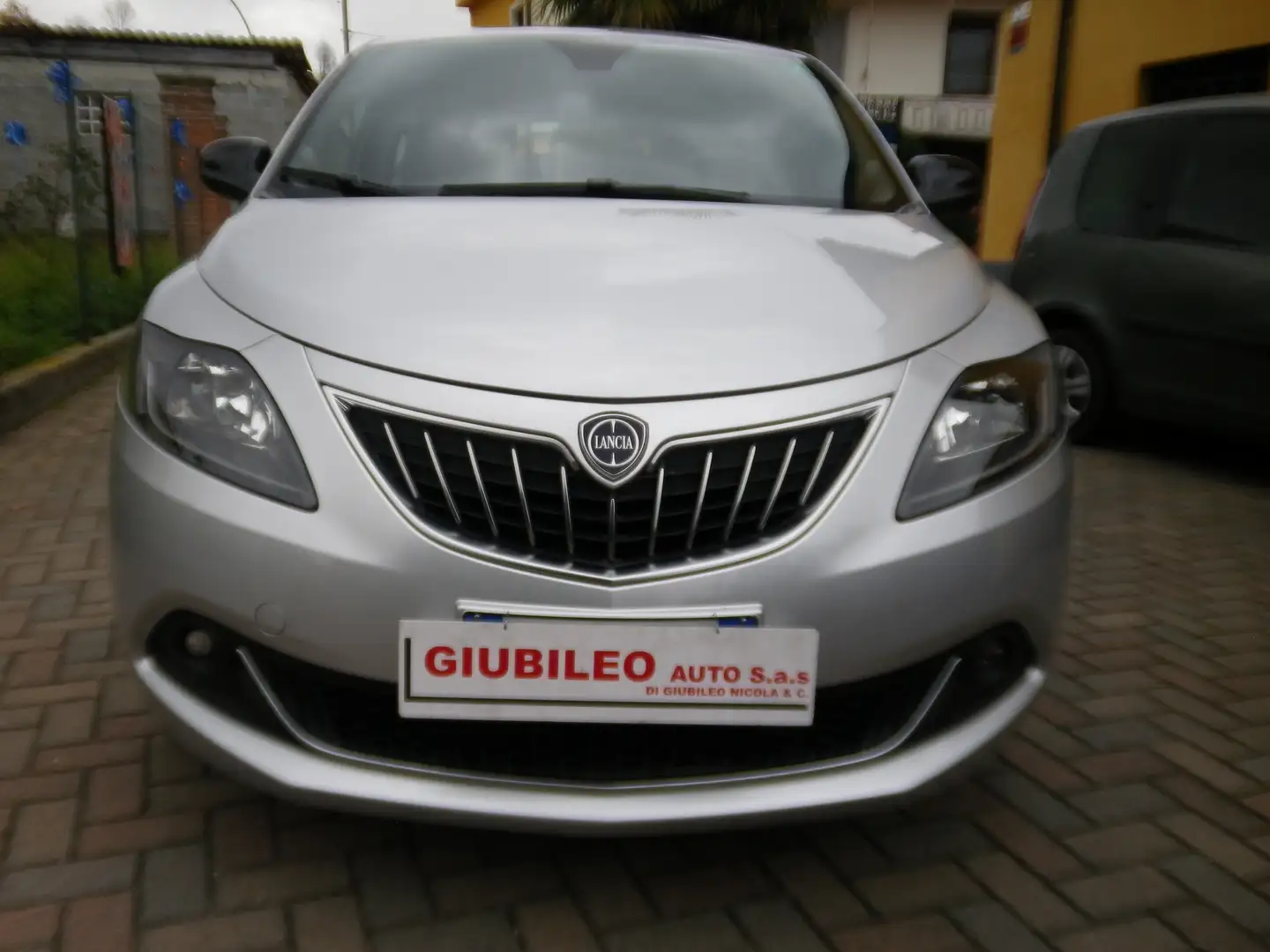 Lancia Ypsilon Ypsilon 1.0 firefly hybrid Gold s Grijs - 2