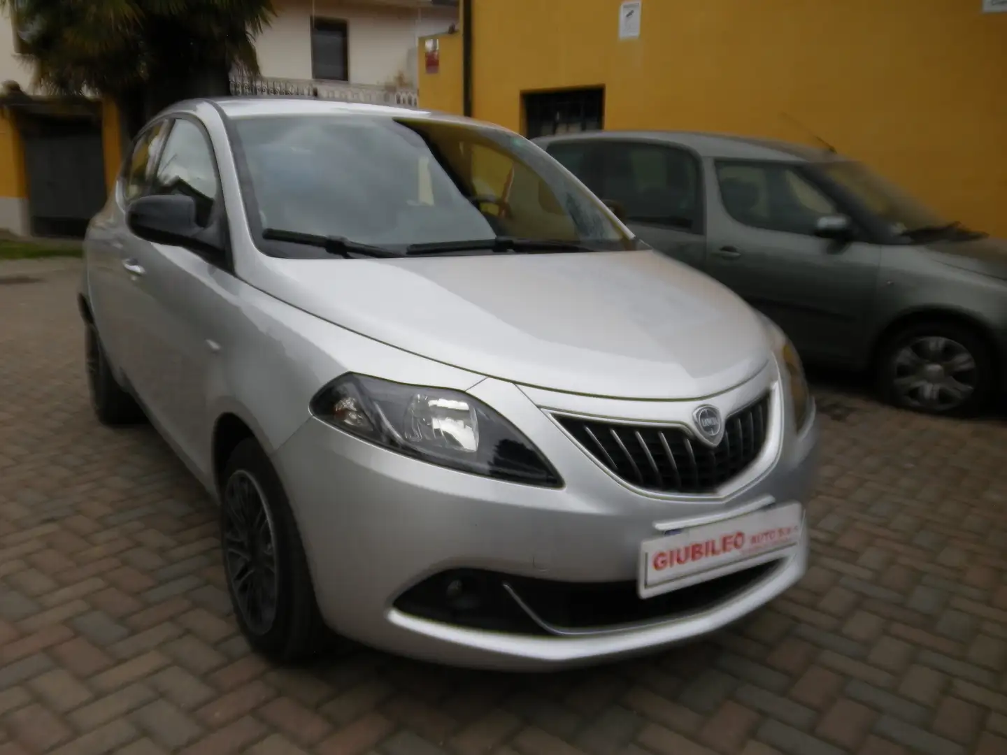 Lancia Ypsilon Ypsilon 1.0 firefly hybrid Gold s Grijs - 1