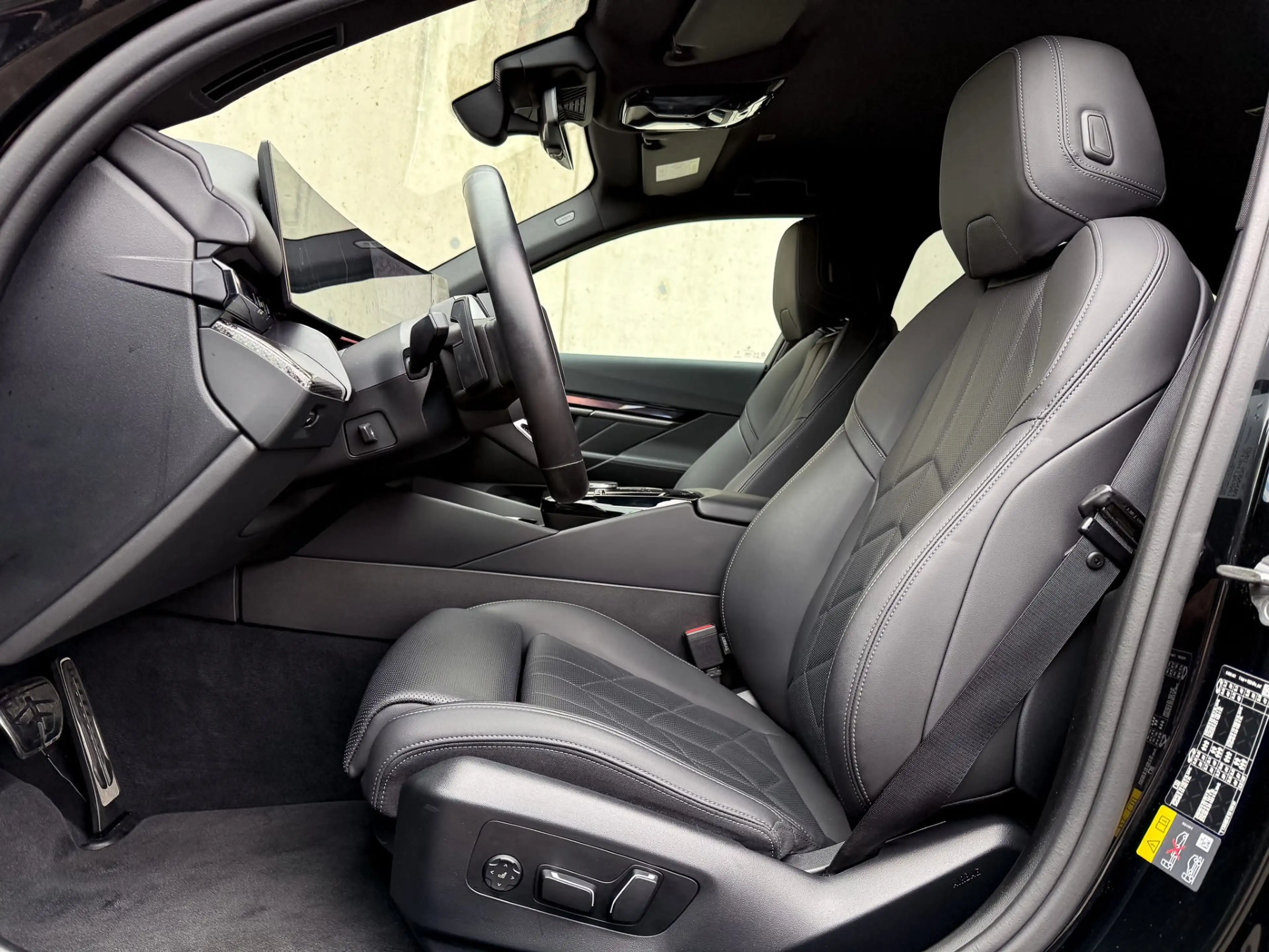 BMW 550 e xDrive M-Sportpaket — photo 14