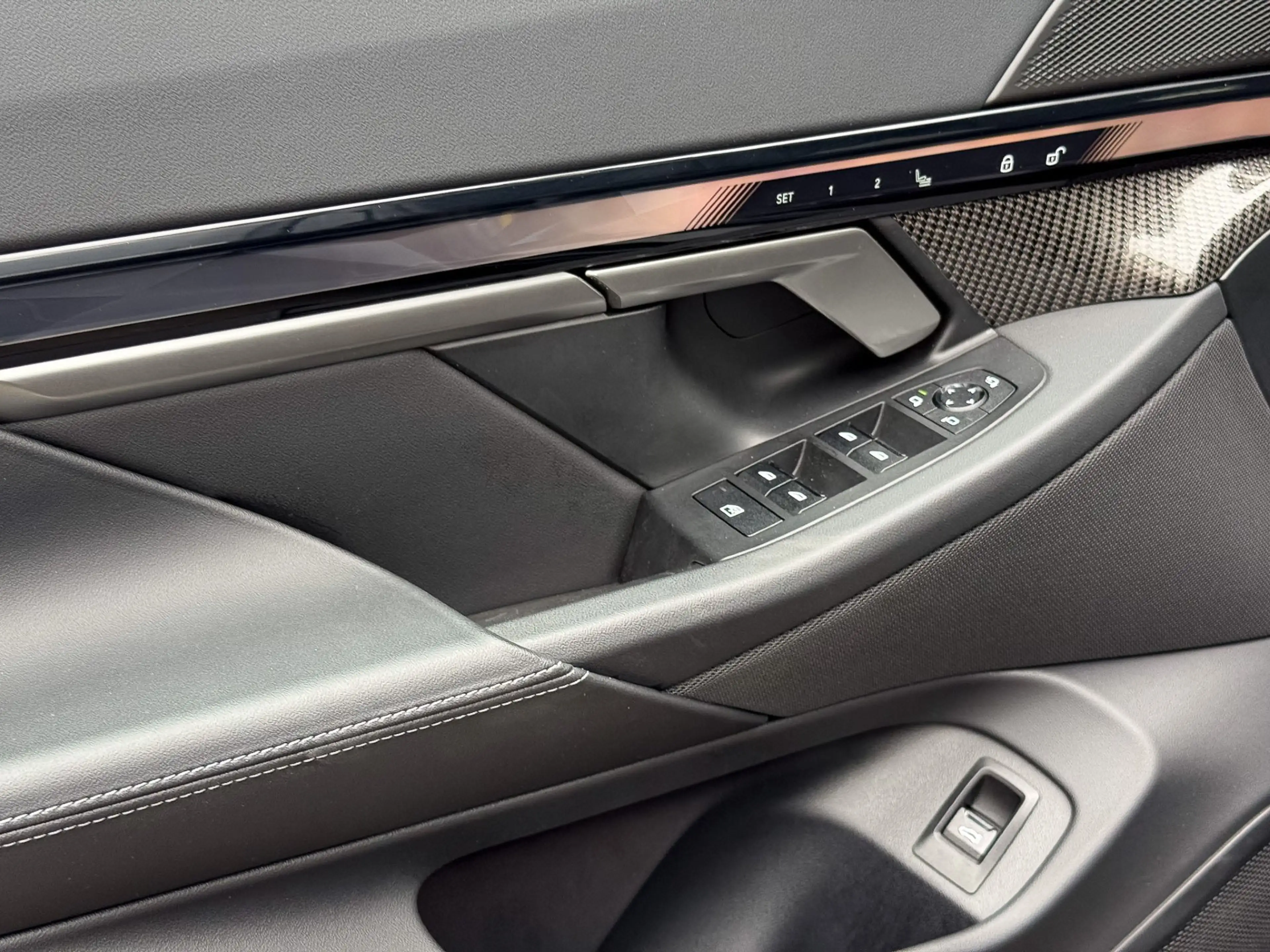 BMW 550 e xDrive M-Sportpaket — photo 13