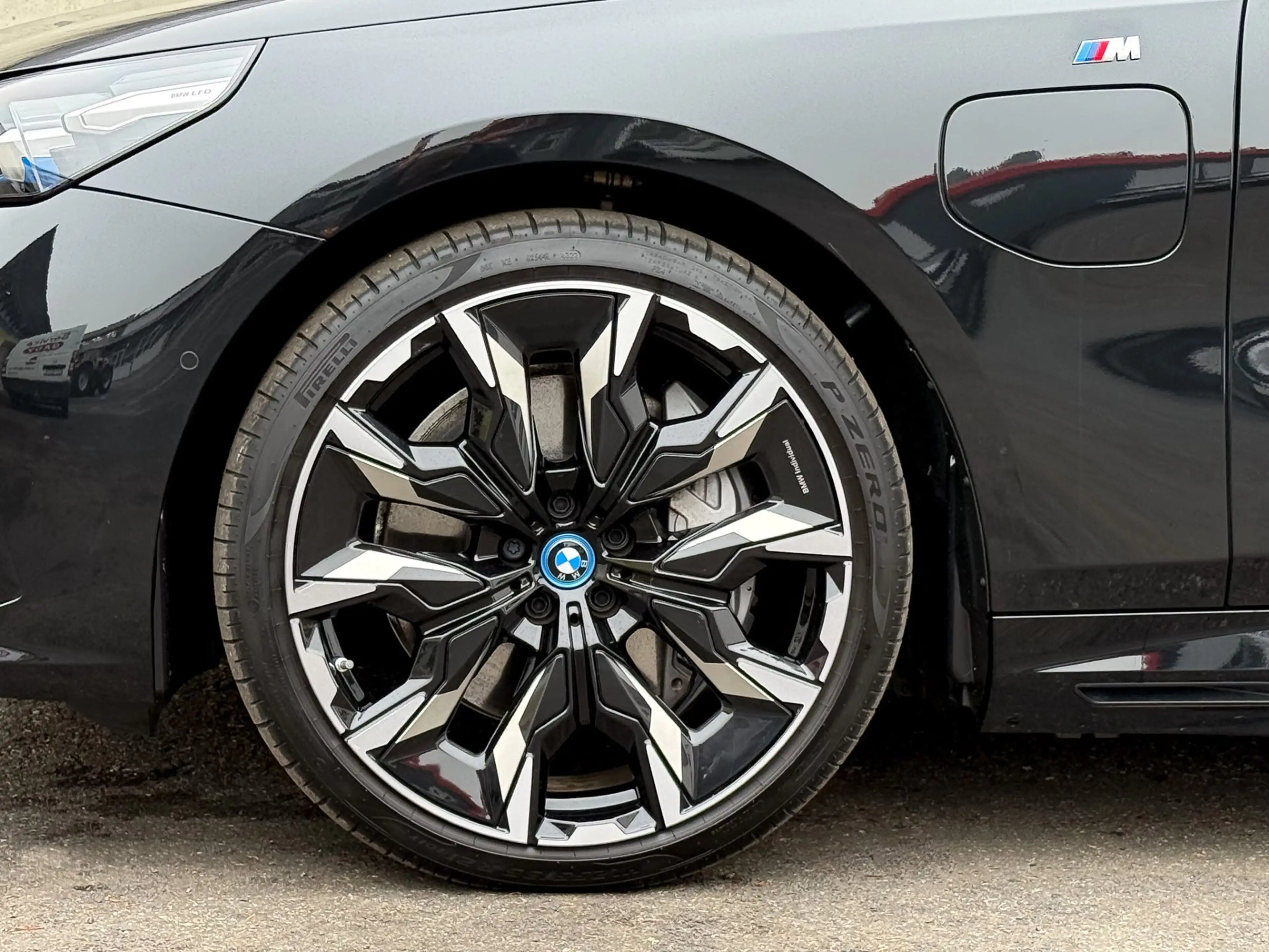 BMW 550 e xDrive M-Sportpaket — photo 8