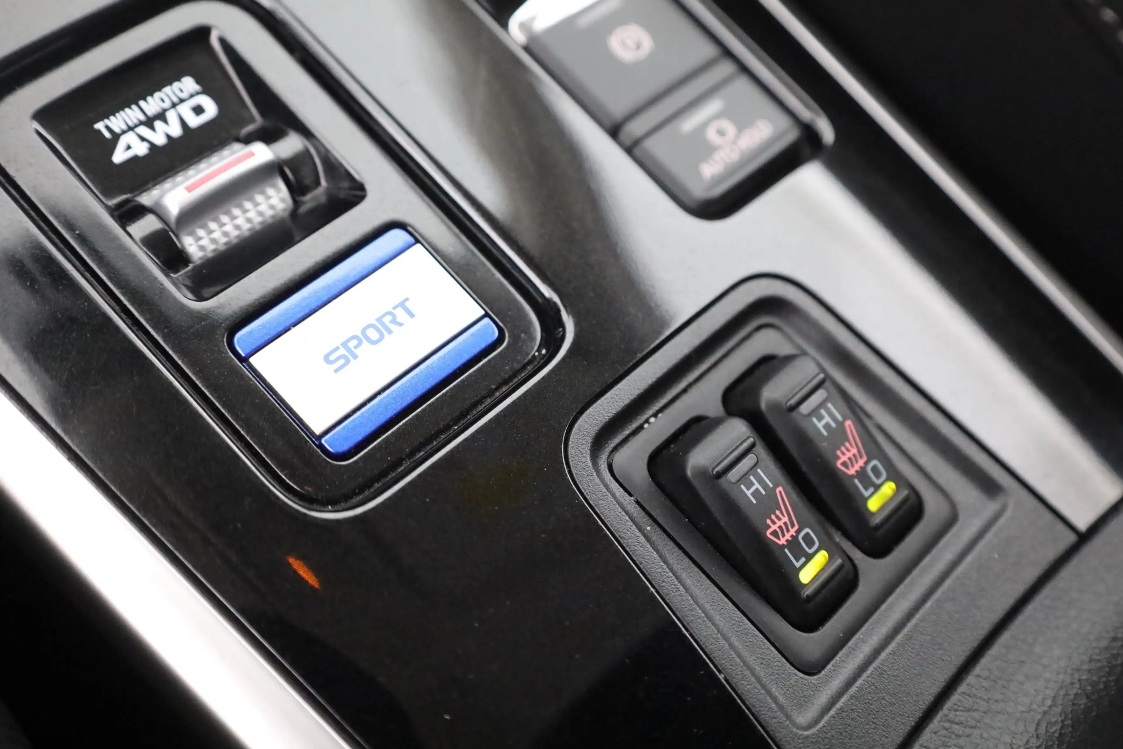 Mitsubishi Outlander 2.4 PHEV 4WD Sitzheizung Kamera DAB — photo 15
