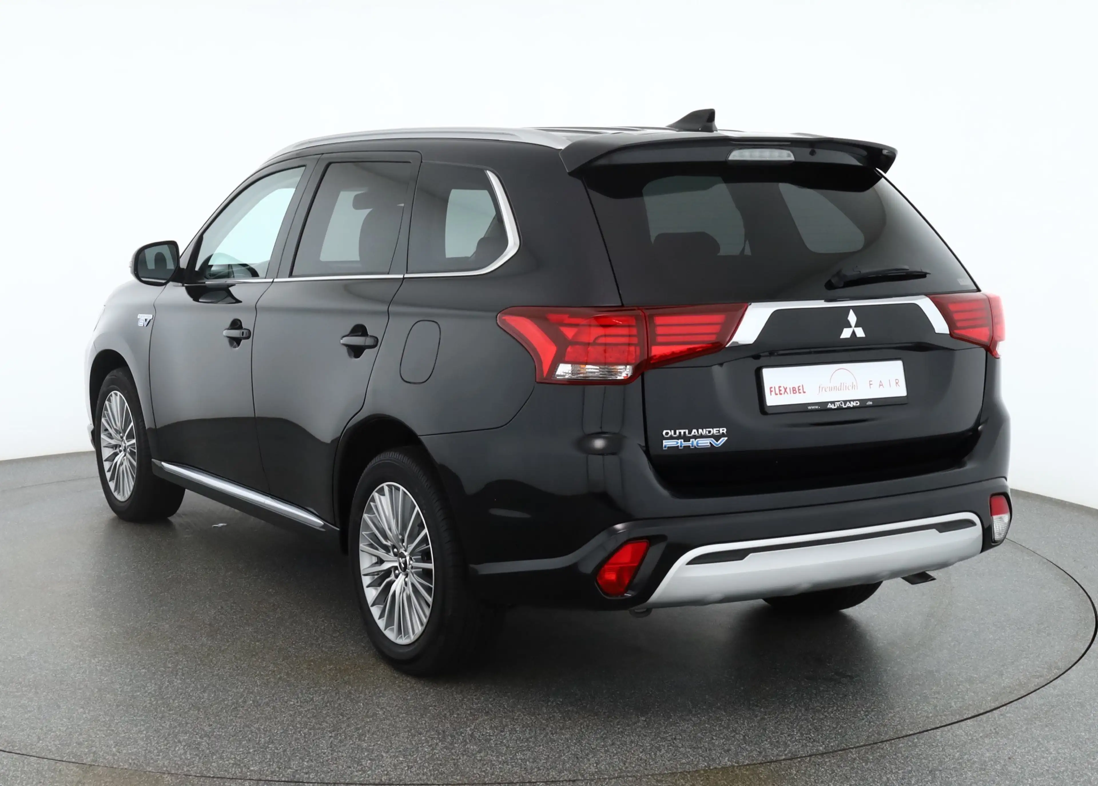 Mitsubishi Outlander 2.4 PHEV 4WD Sitzheizung Kamera DAB — photo 3
