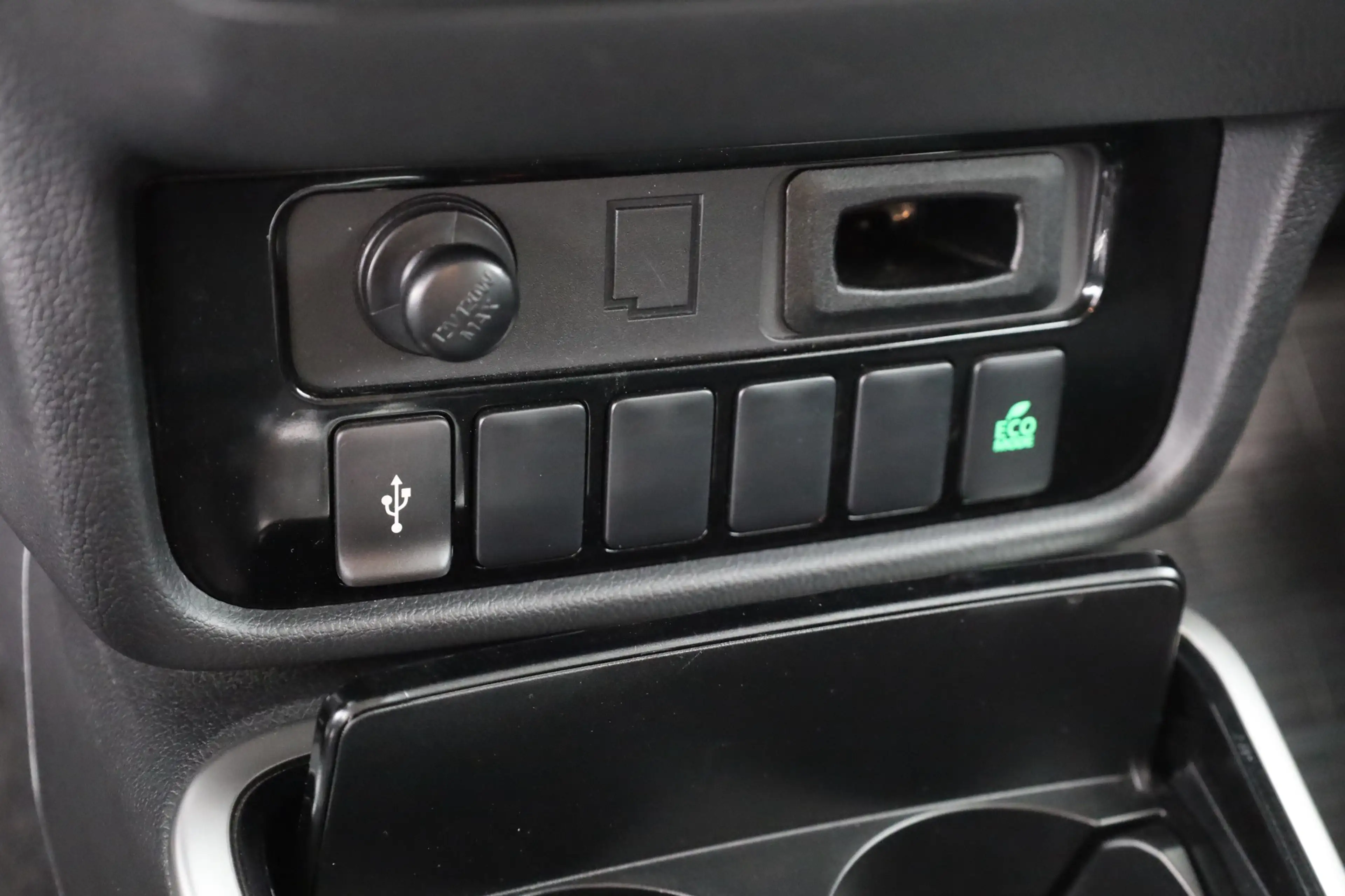 Mitsubishi Outlander 2.4 PHEV 4WD Sitzheizung Kamera DAB — photo 13