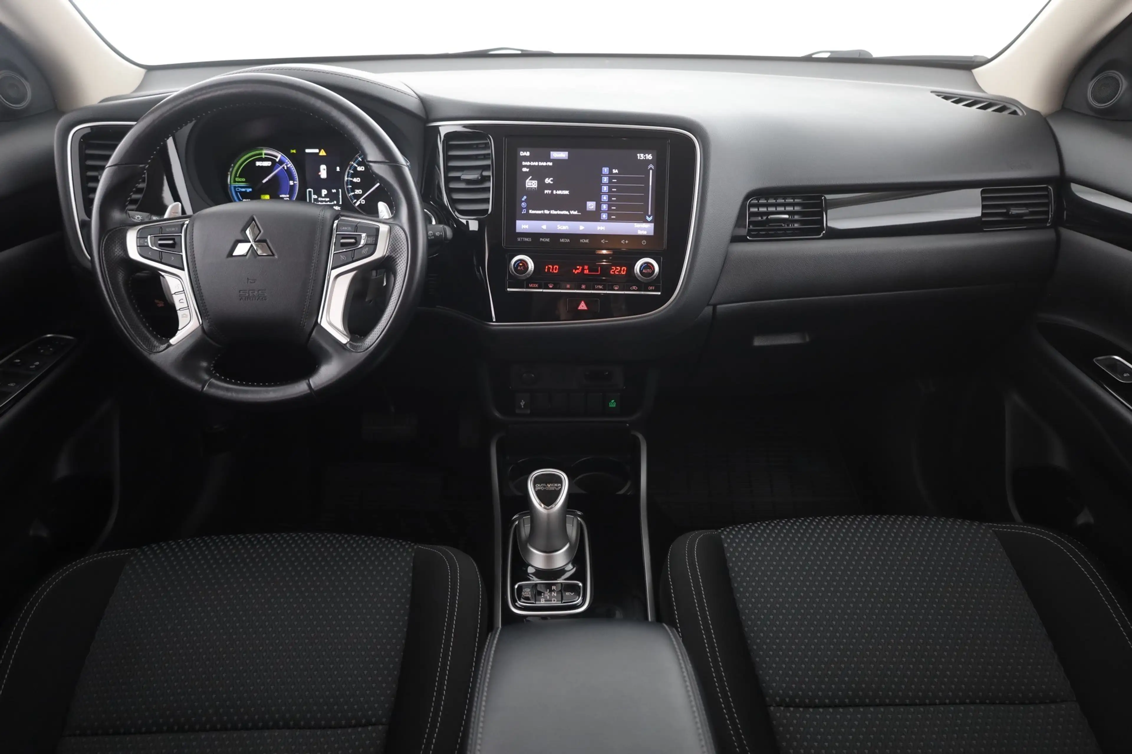 Mitsubishi Outlander 2.4 PHEV 4WD Sitzheizung Kamera DAB — photo 9