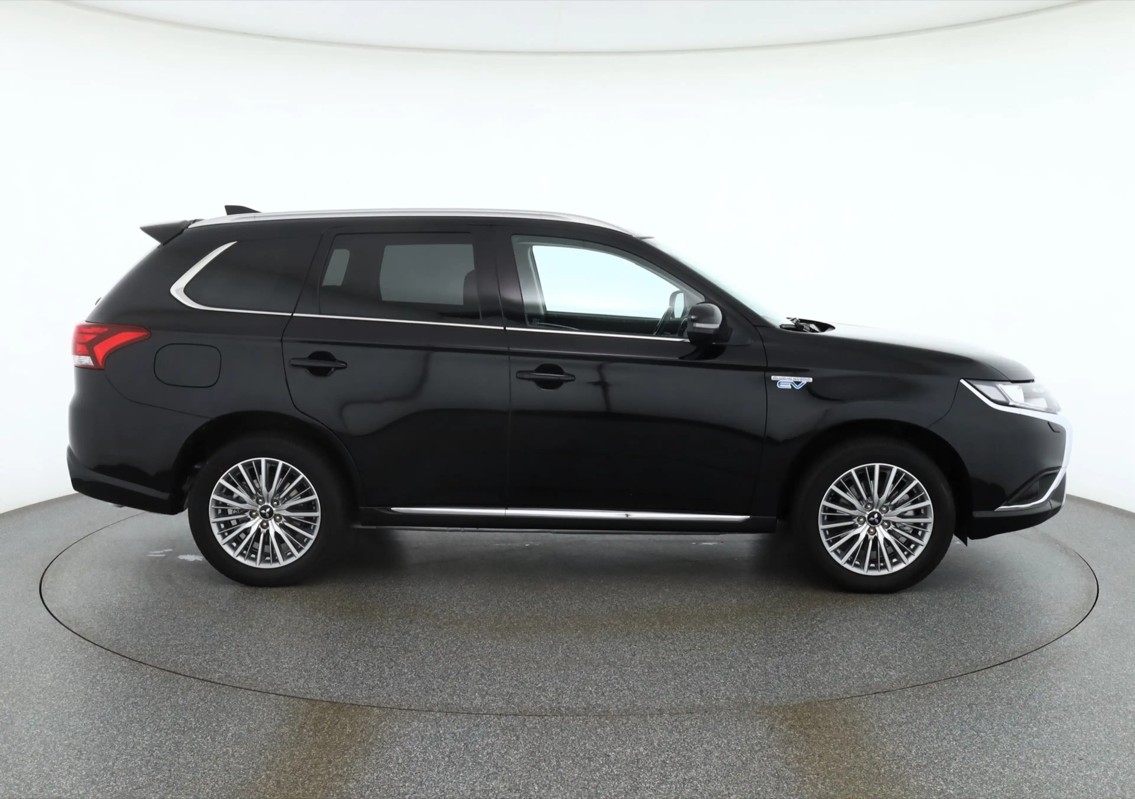 Mitsubishi Outlander 2.4 PHEV 4WD Sitzheizung Kamera DAB — photo 6