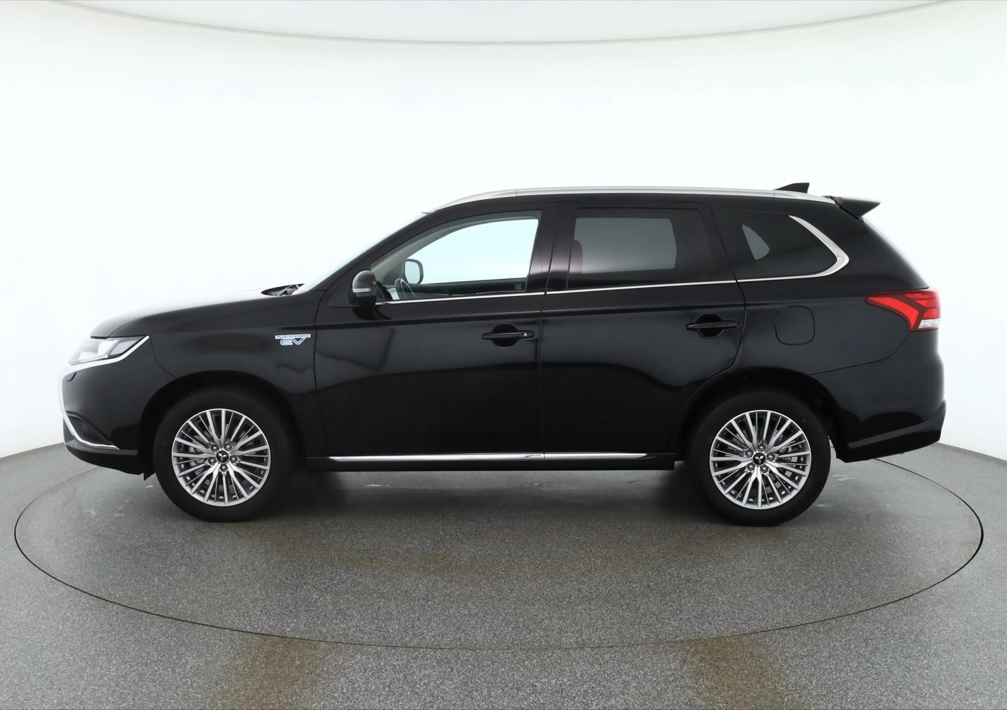 Mitsubishi Outlander 2.4 PHEV 4WD Sitzheizung Kamera DAB — photo 2