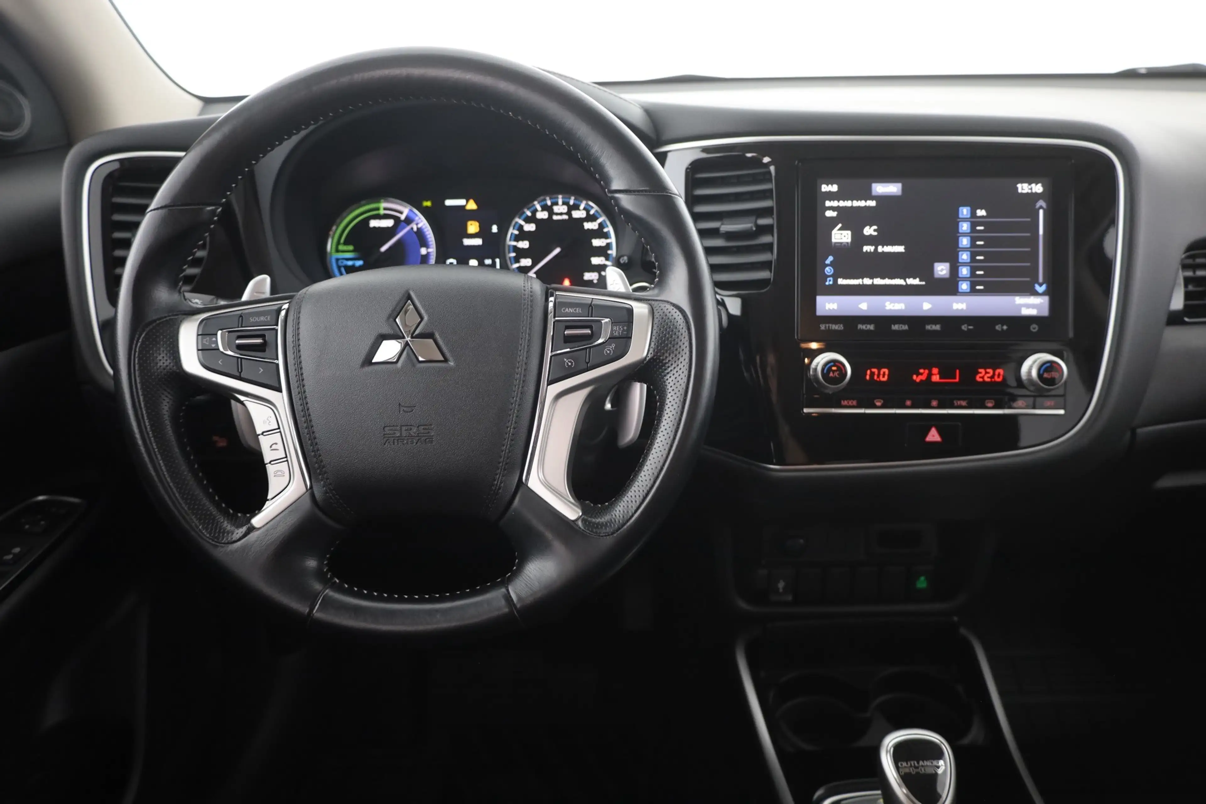 Mitsubishi Outlander 2.4 PHEV 4WD Sitzheizung Kamera DAB — photo 10