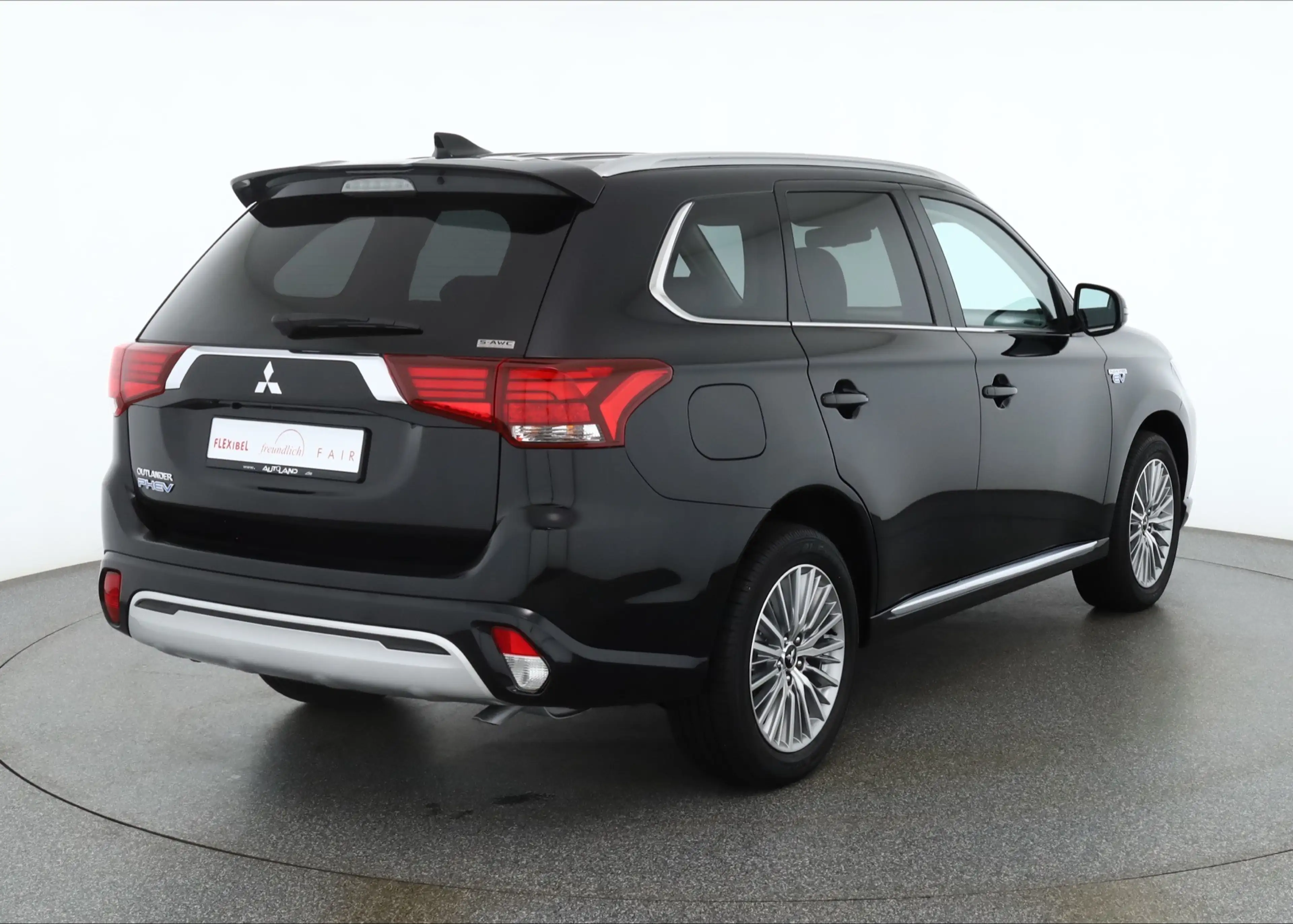 Mitsubishi Outlander 2.4 PHEV 4WD Sitzheizung Kamera DAB — photo 5