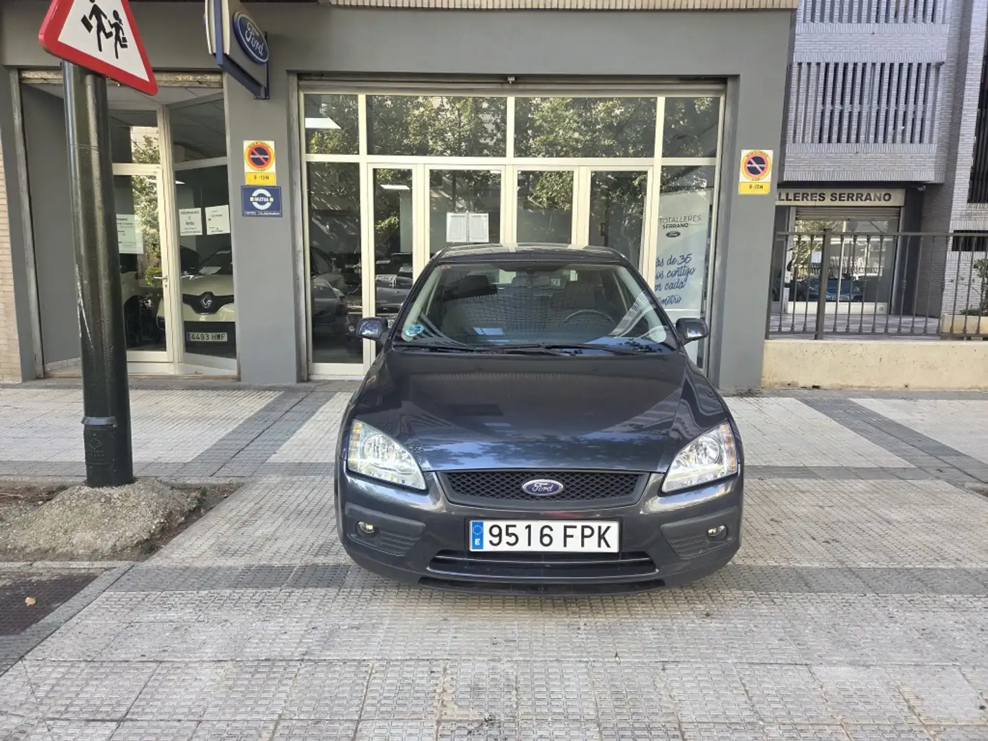 Ford Focus 1.6 Trend Gris - 2