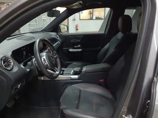 Mercedes-Benz GLB view 7