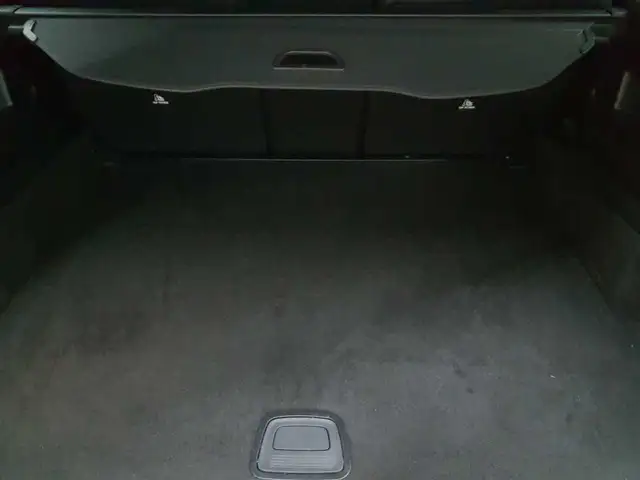 Mercedes-Benz GLB view 15