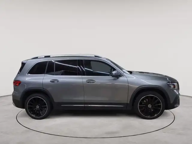 Mercedes-Benz GLB view 3
