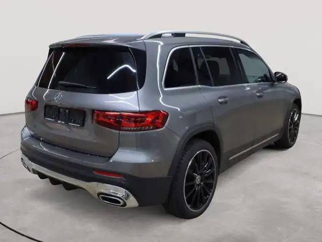 Mercedes-Benz GLB view 4