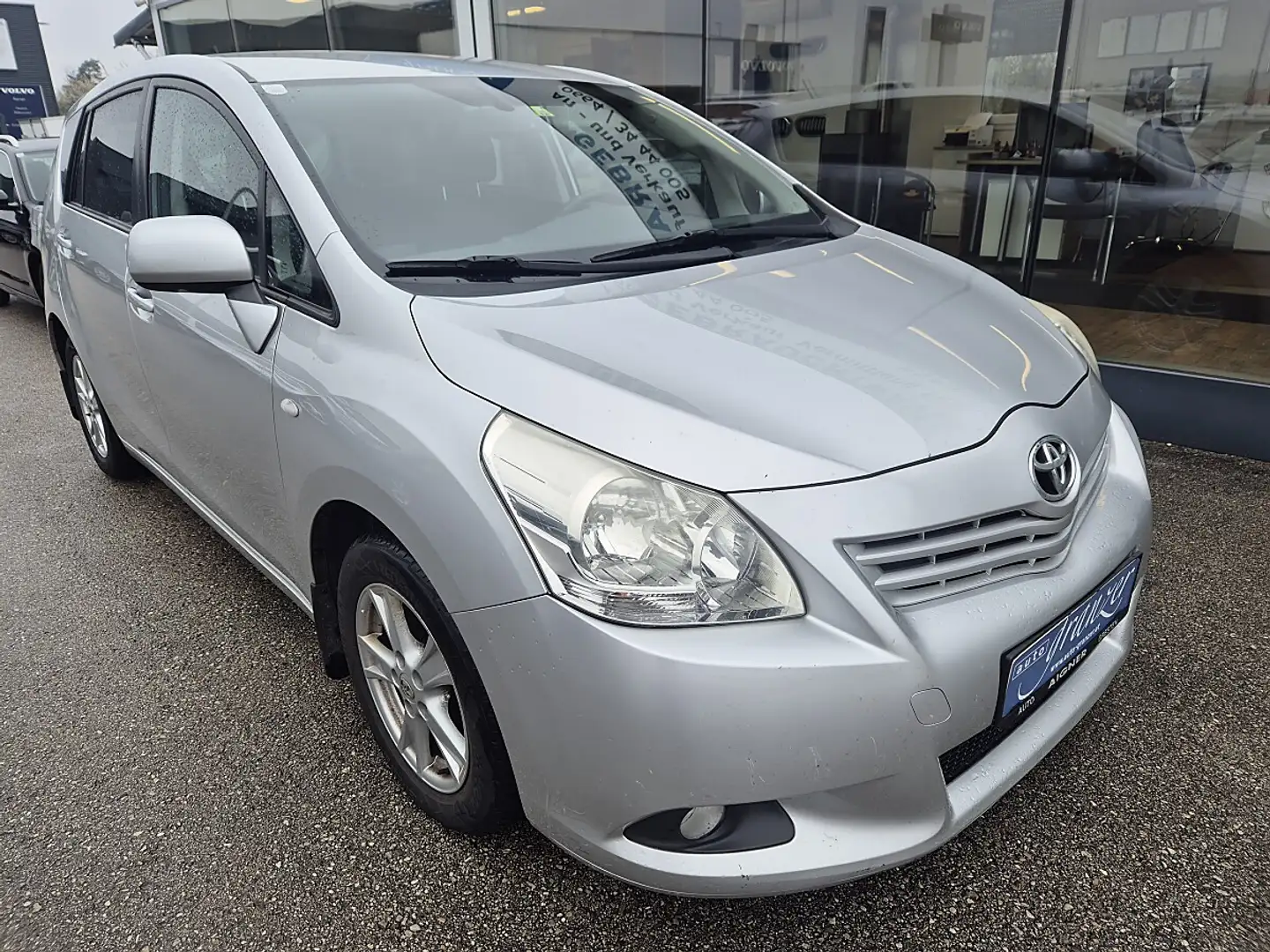 Toyota Verso 2,0 D-4D 125 Comfort DPF Grau - 2
