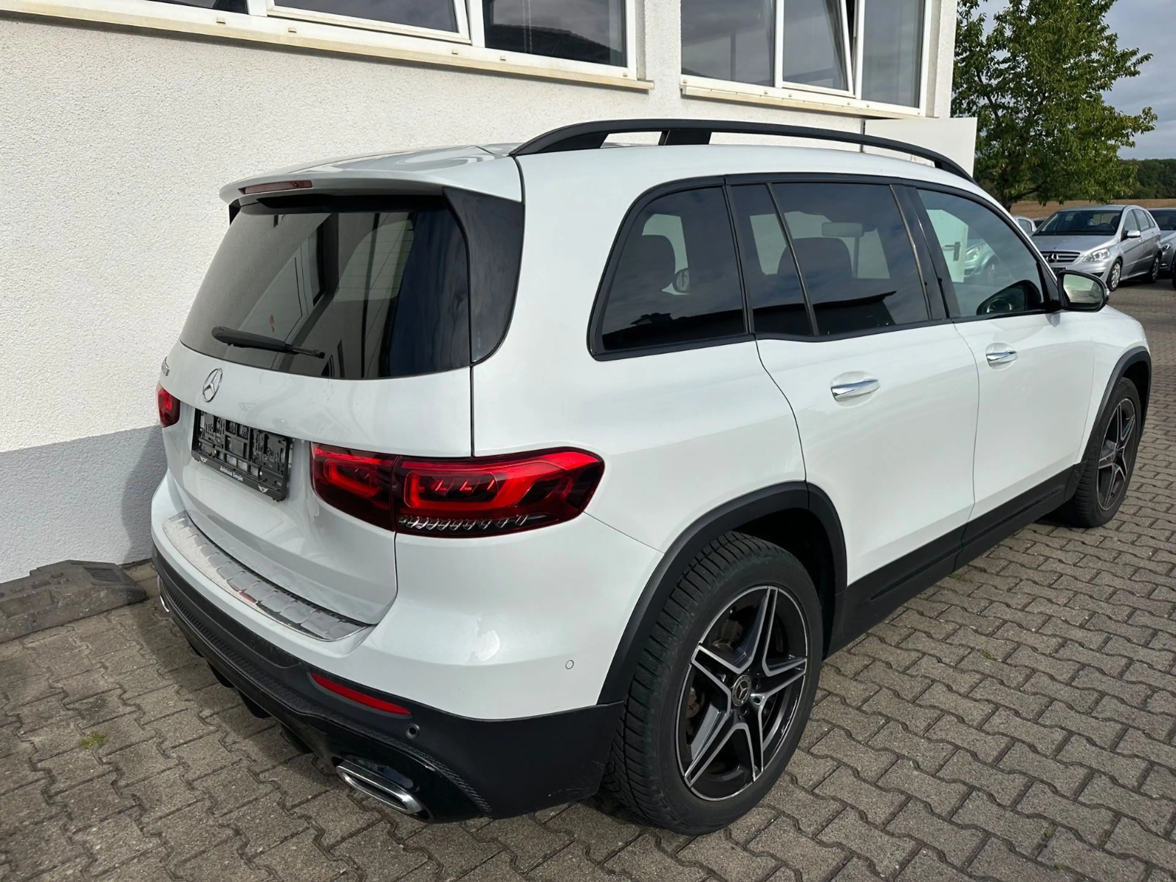 Mercedes-Benz GLB 200 AMG/Pano/Multibeam/Memorey/Ambiente — photo 14