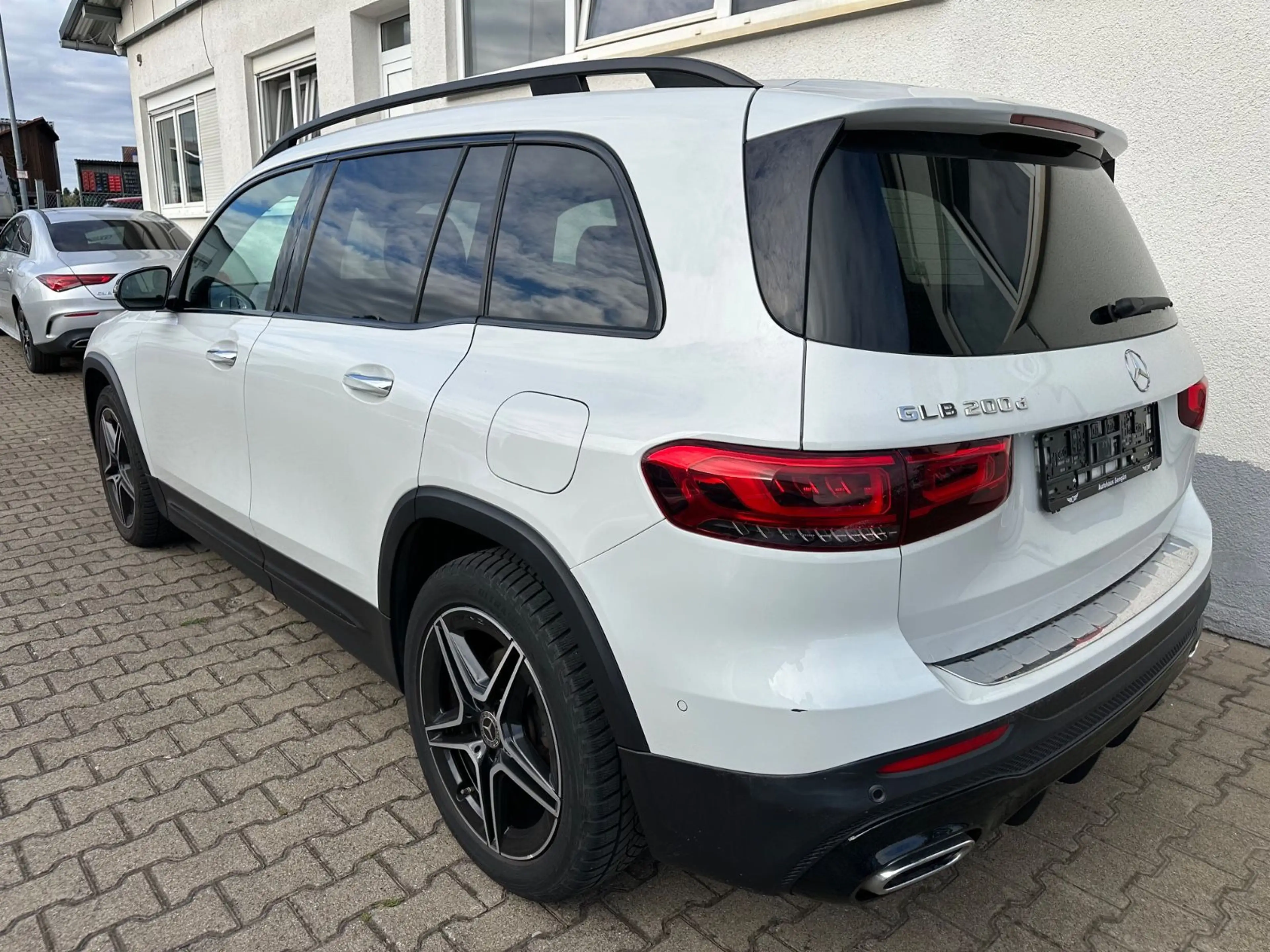Mercedes-Benz GLB 200 AMG/Pano/Multibeam/Memorey/Ambiente — photo 10