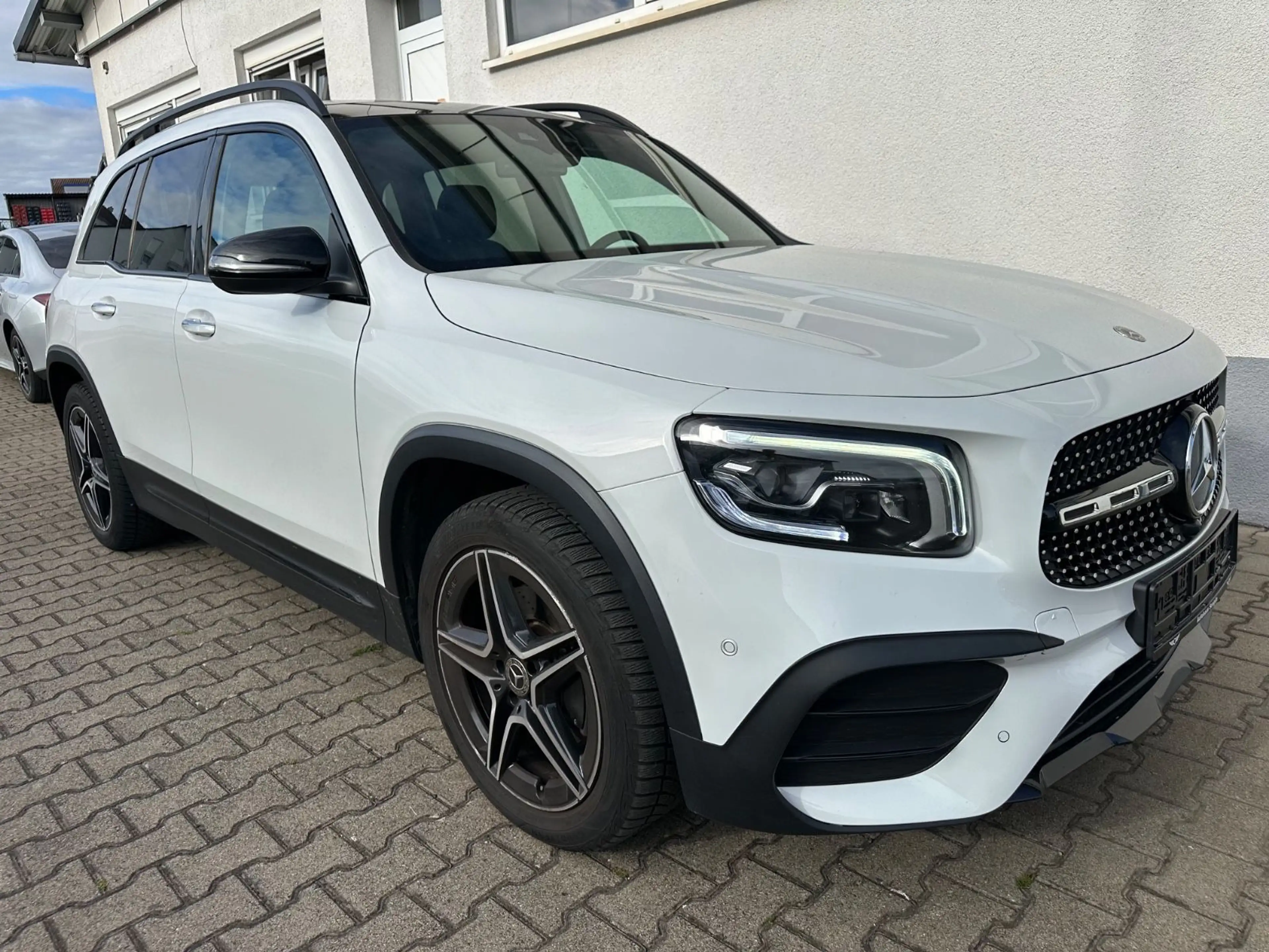 Mercedes-Benz GLB 200 AMG/Pano/Multibeam/Memorey/Ambiente — photo 12