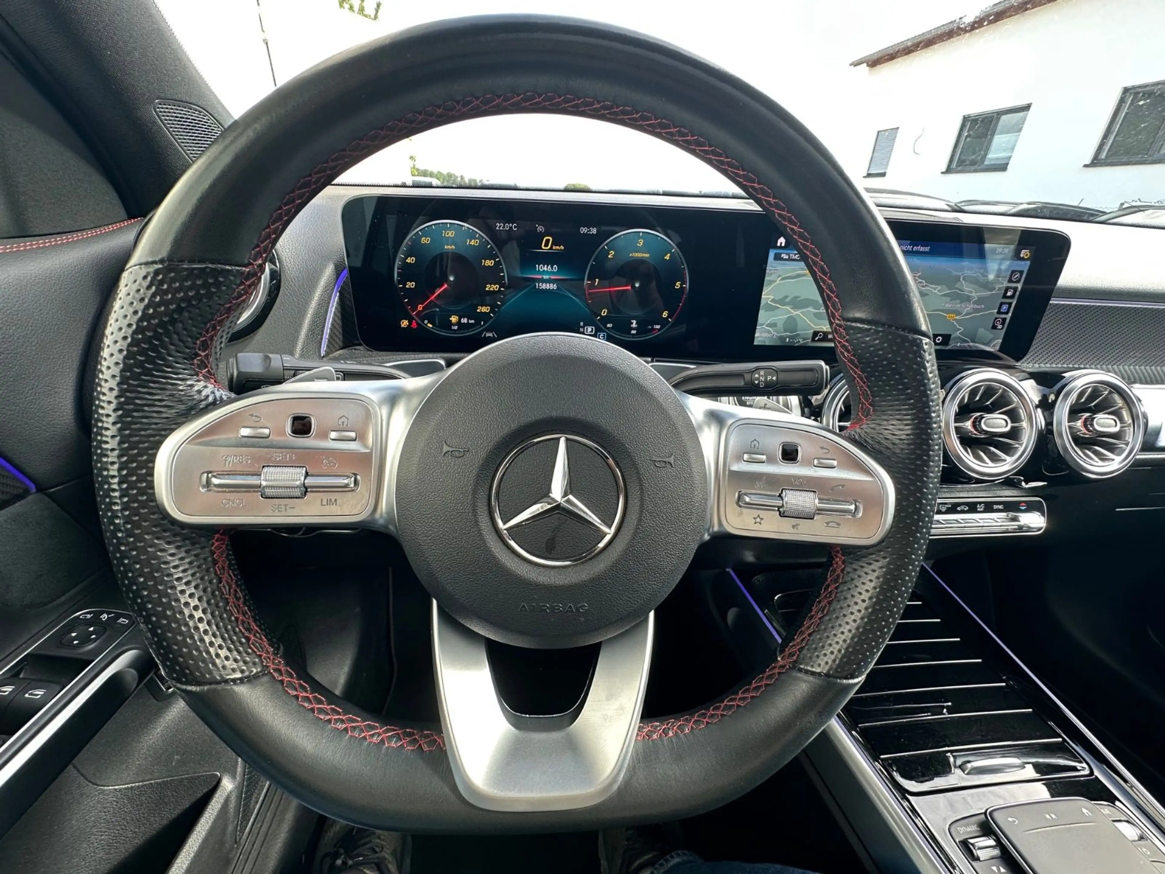 Mercedes-Benz GLB 200 AMG/Pano/Multibeam/Memorey/Ambiente — photo 7