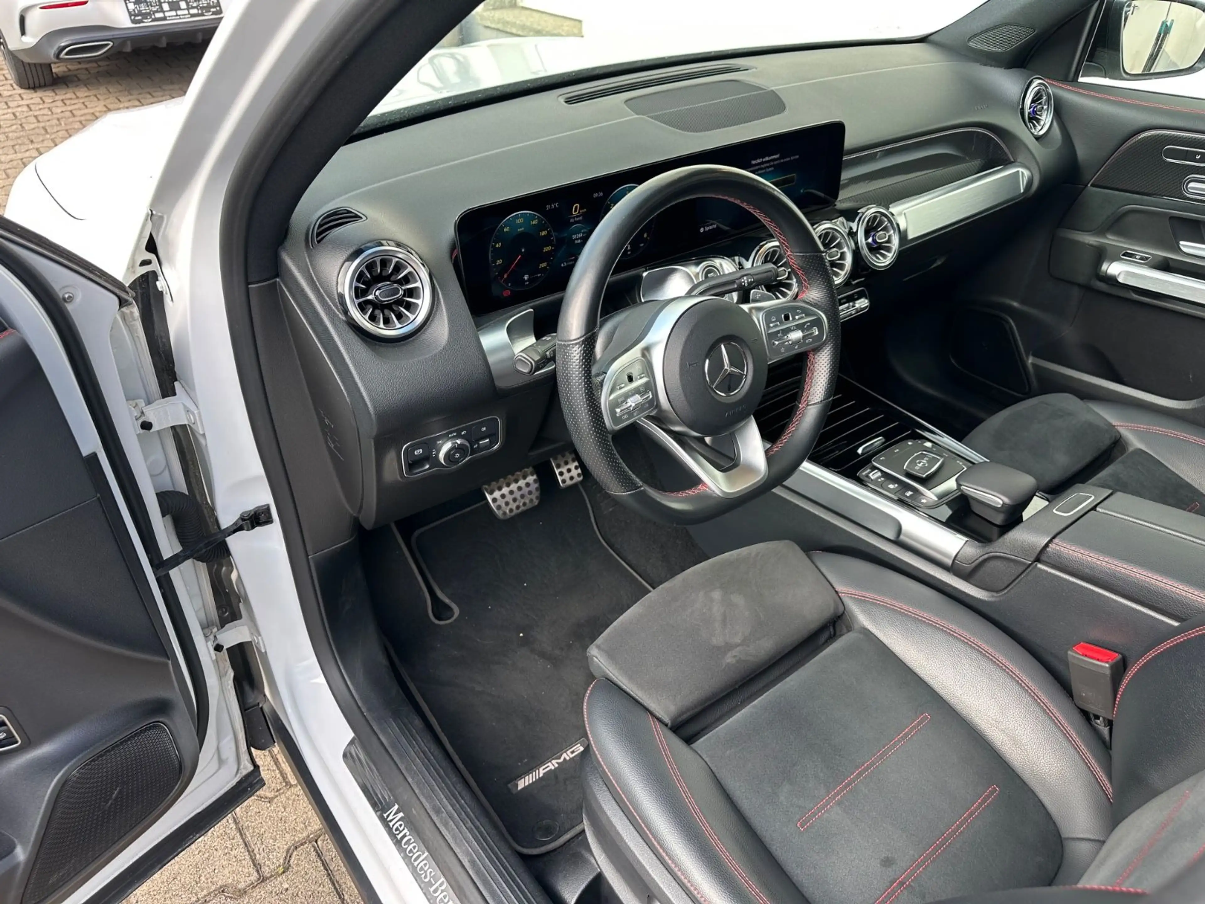 Mercedes-Benz GLB 200 AMG/Pano/Multibeam/Memorey/Ambiente — photo 15