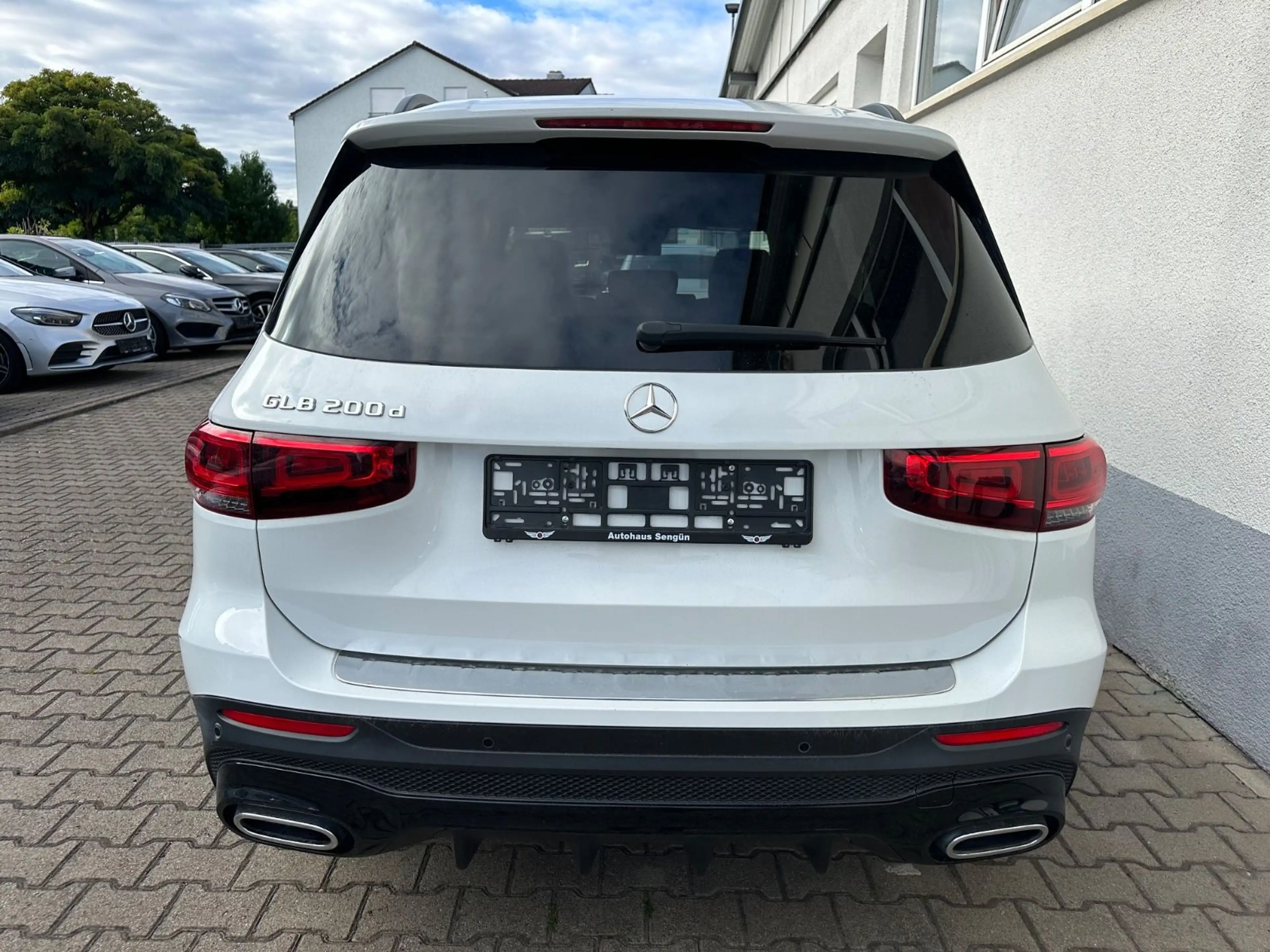 Mercedes-Benz GLB 200 AMG/Pano/Multibeam/Memorey/Ambiente — photo 8