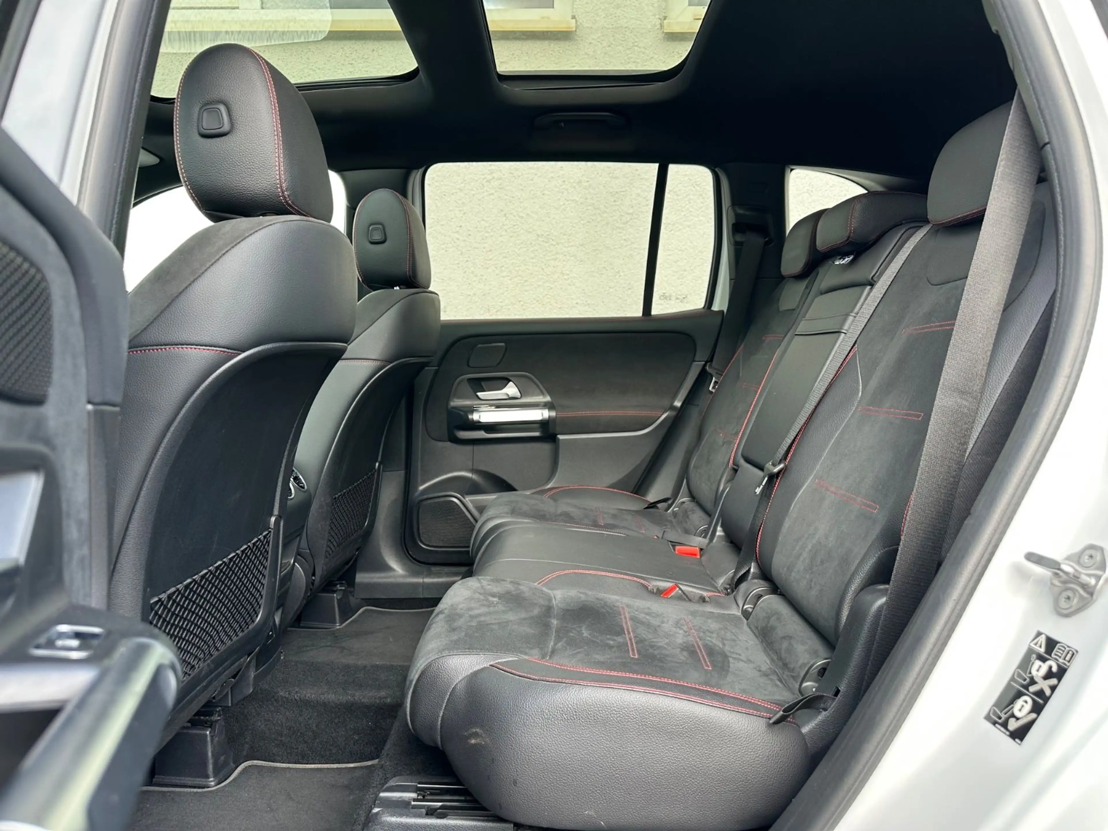 Mercedes-Benz GLB 200 AMG/Pano/Multibeam/Memorey/Ambiente — photo 13