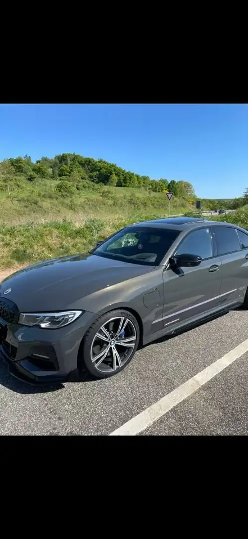 BMW 330 3er Plug-In-Hybrid 330e Aut. M Sport Grey - 1
