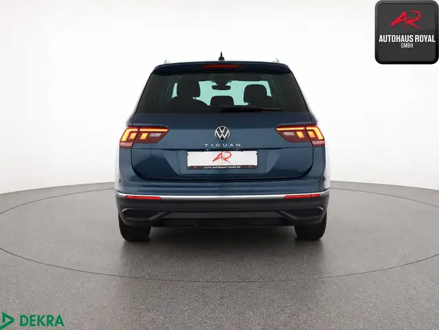 Volkswagen Tiguan view 4