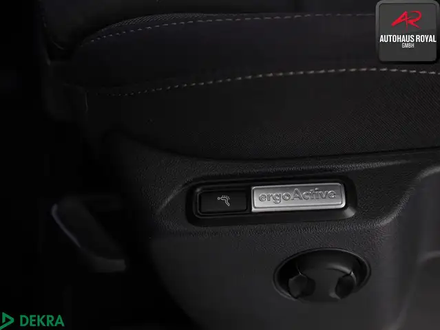 Volkswagen Tiguan view 12