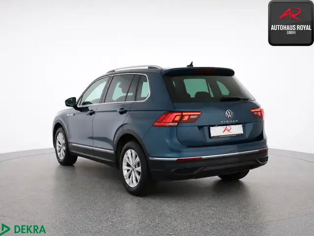 Volkswagen Tiguan view 3