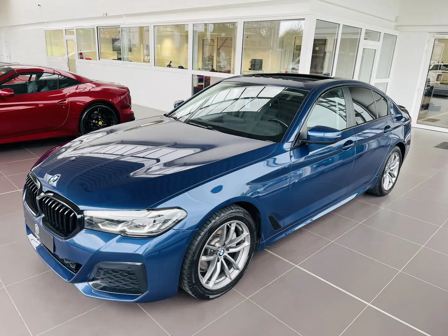 BMW 520 dA MHEV ** GARANTIE + PACK M + TOIT OUVRANT ** Bleu - 2