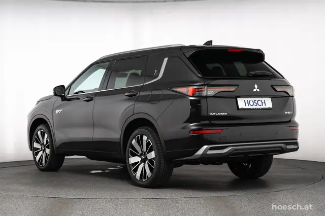 Mitsubishi Outlander view 5