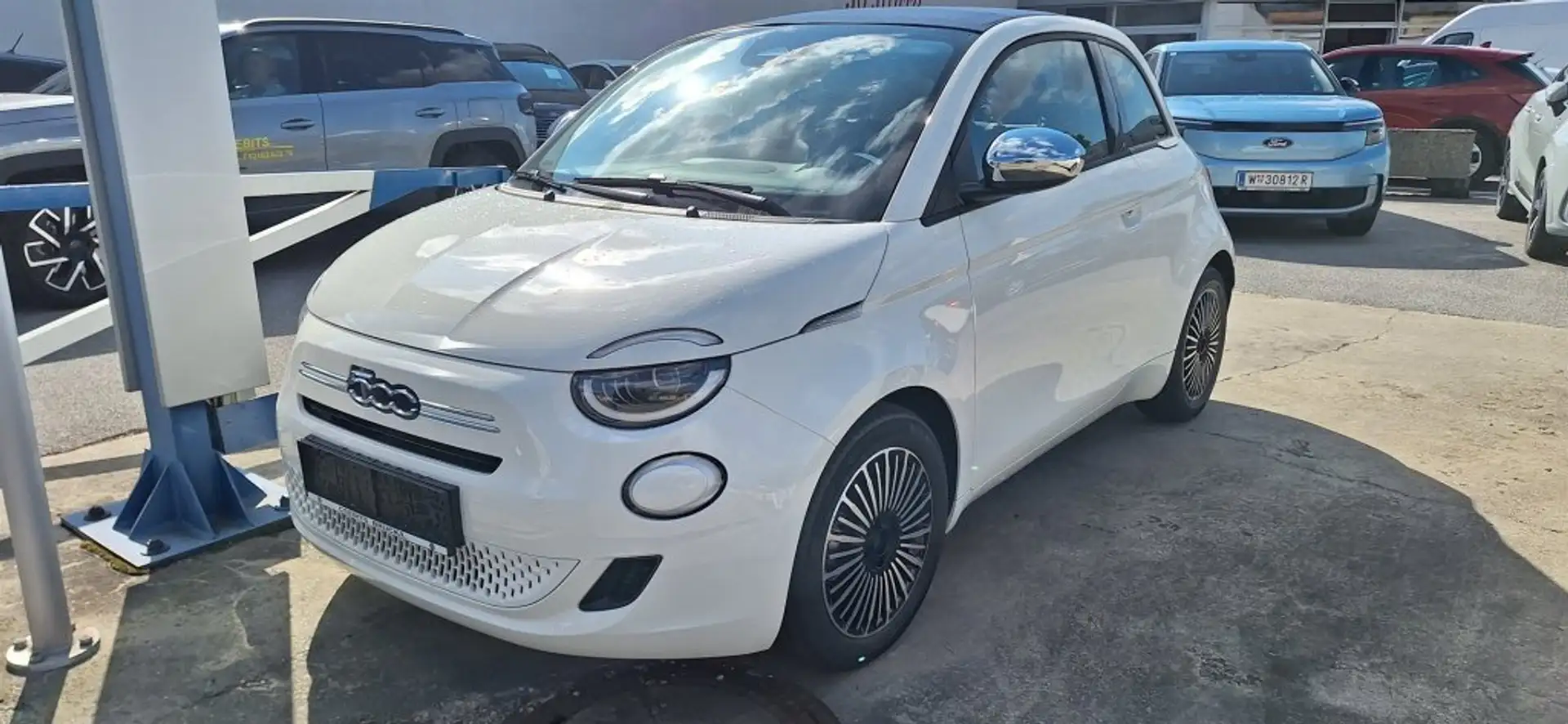 Fiat 500 Hybrid Cabrio DolceVita Weiß - 1