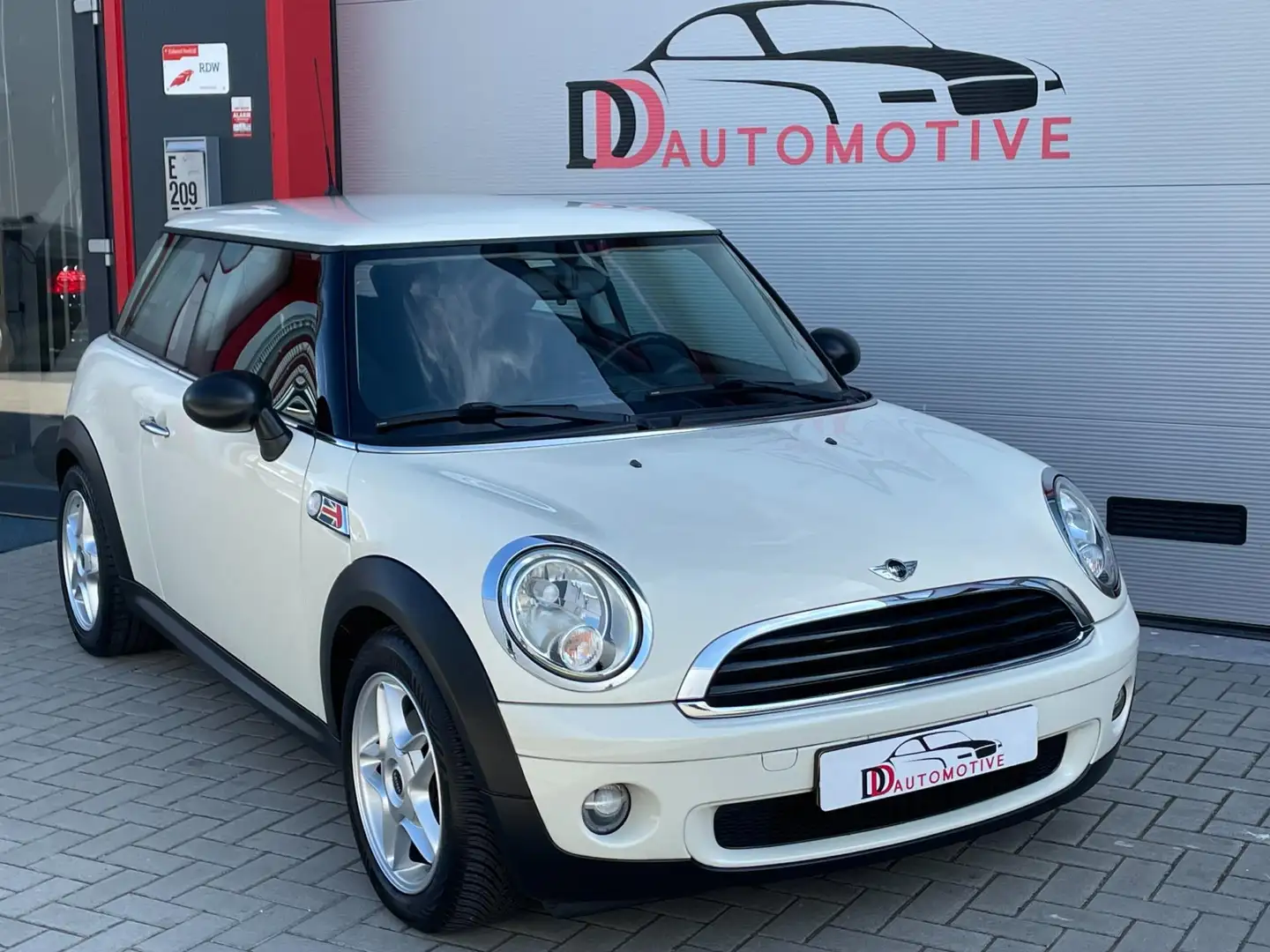 MINI One Mini 1.4 Business Line AUT/CAMERA/CRUISE/AIRCO/NL Wit - 2