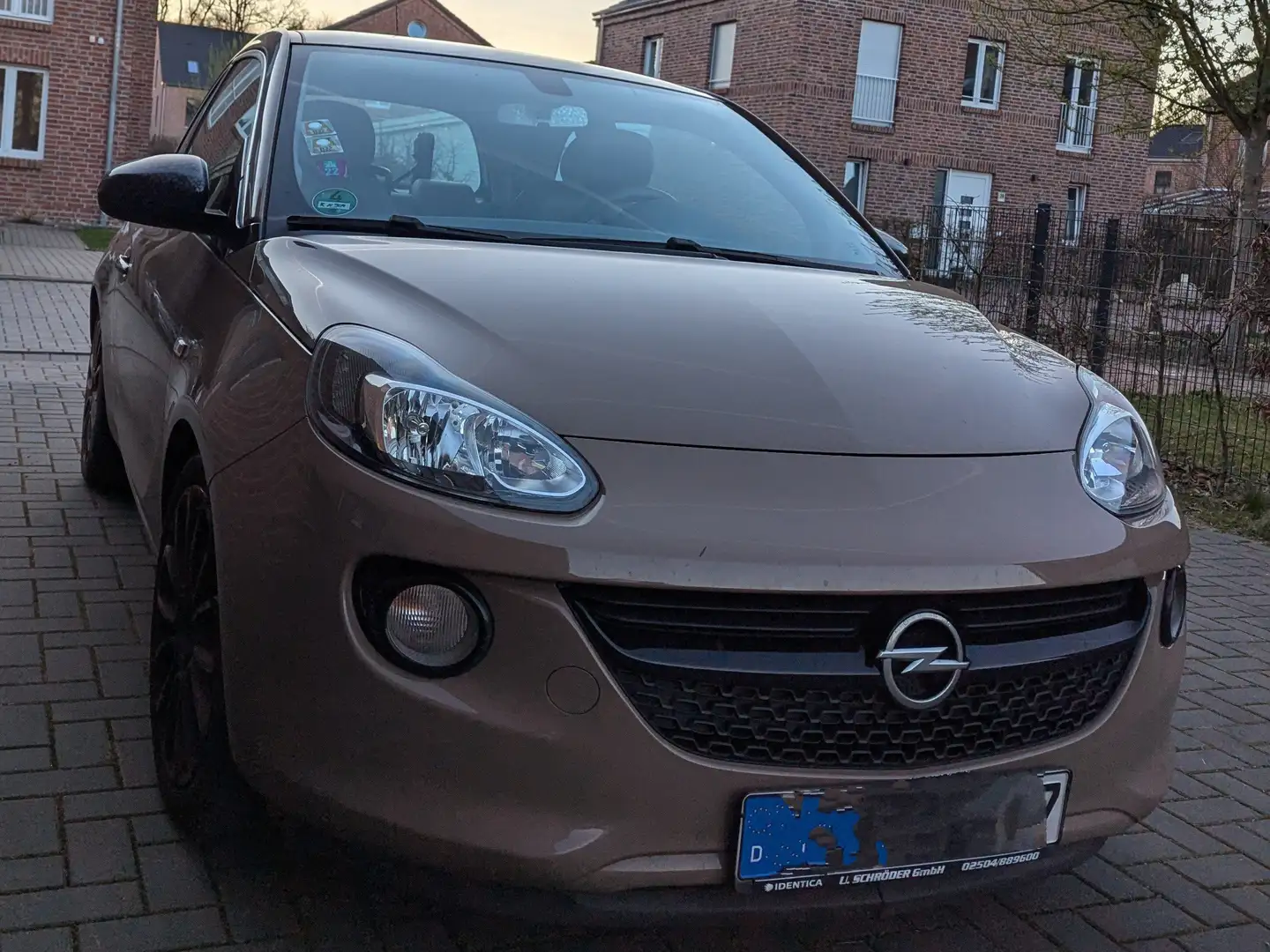 Opel Adam Braun - 1
