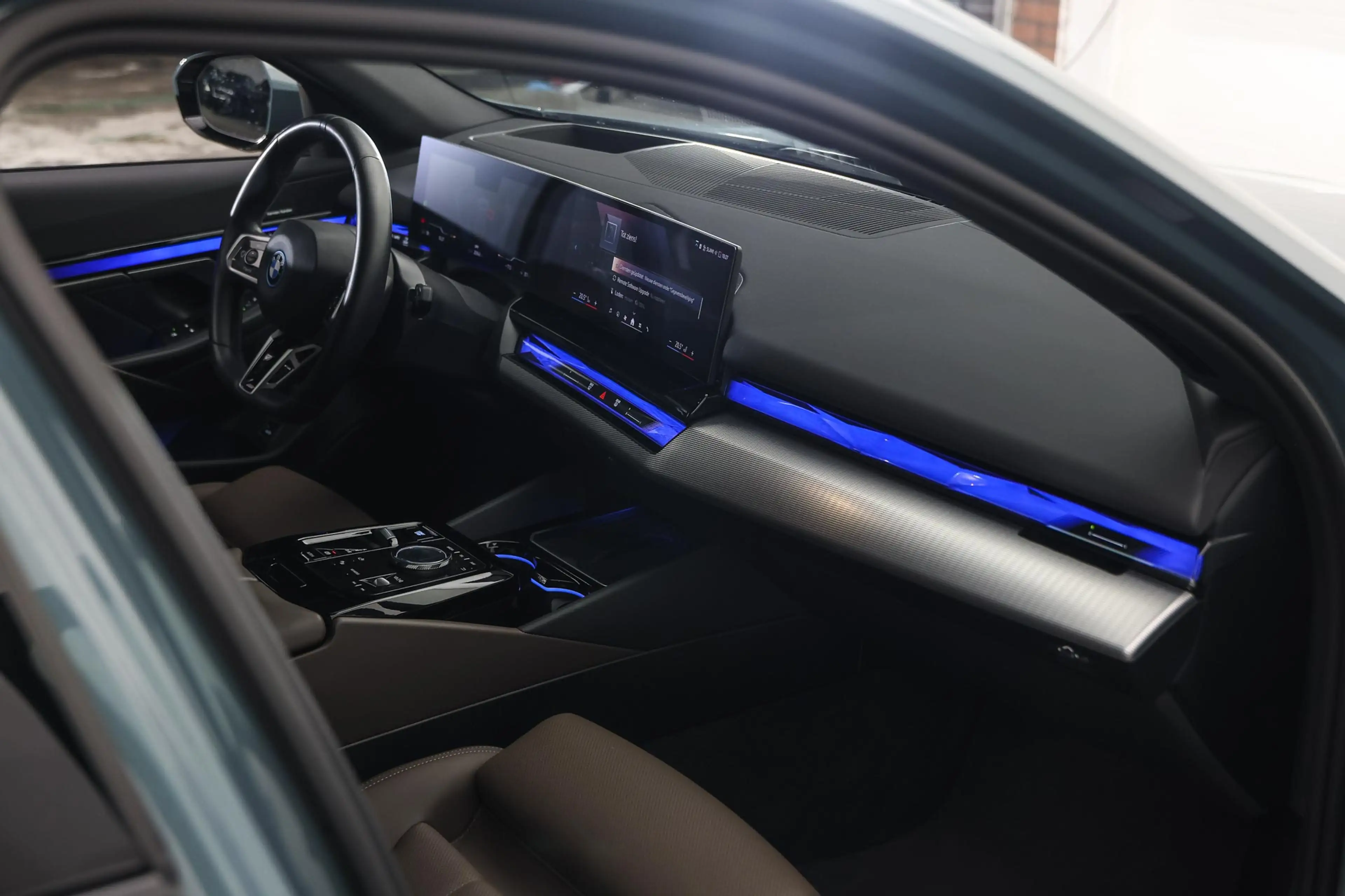 BMW i5 Touring eDrive40 M Sport / Comfort Access / Adapti — photo 9