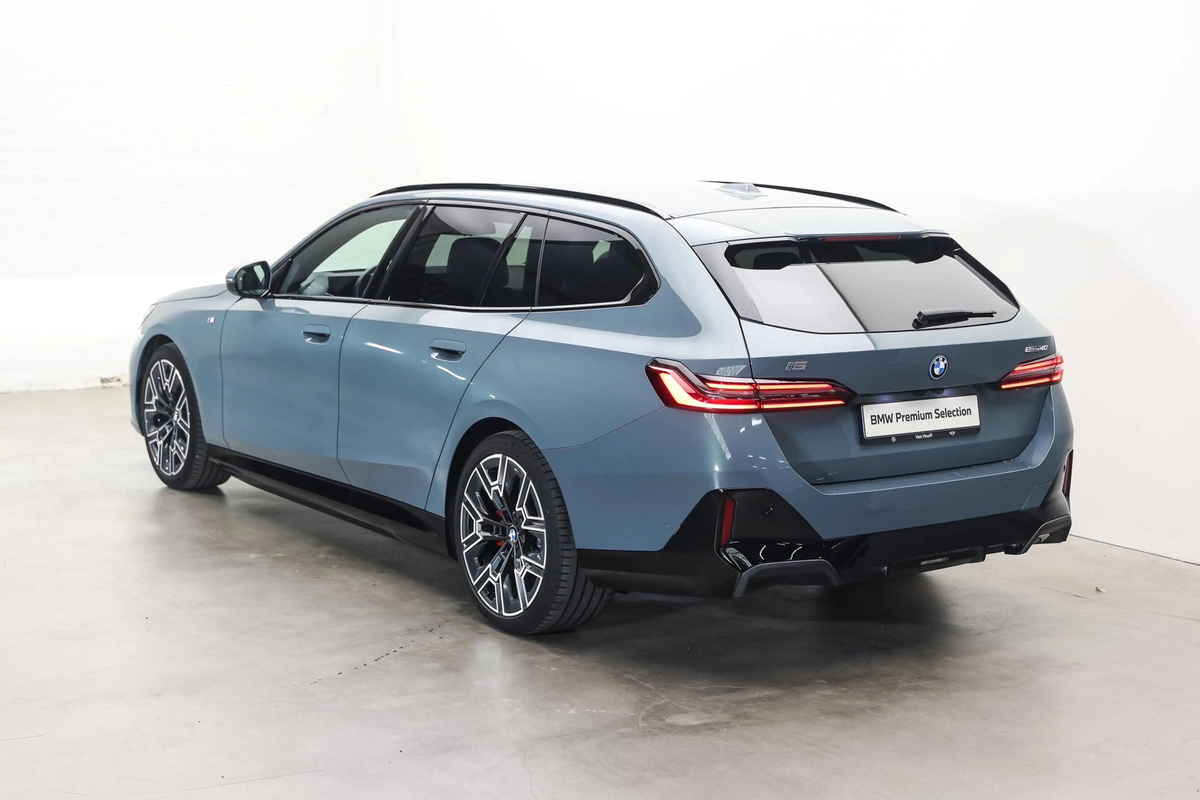 BMW i5 Touring eDrive40 M Sport / Comfort Access / Adapti — photo 2