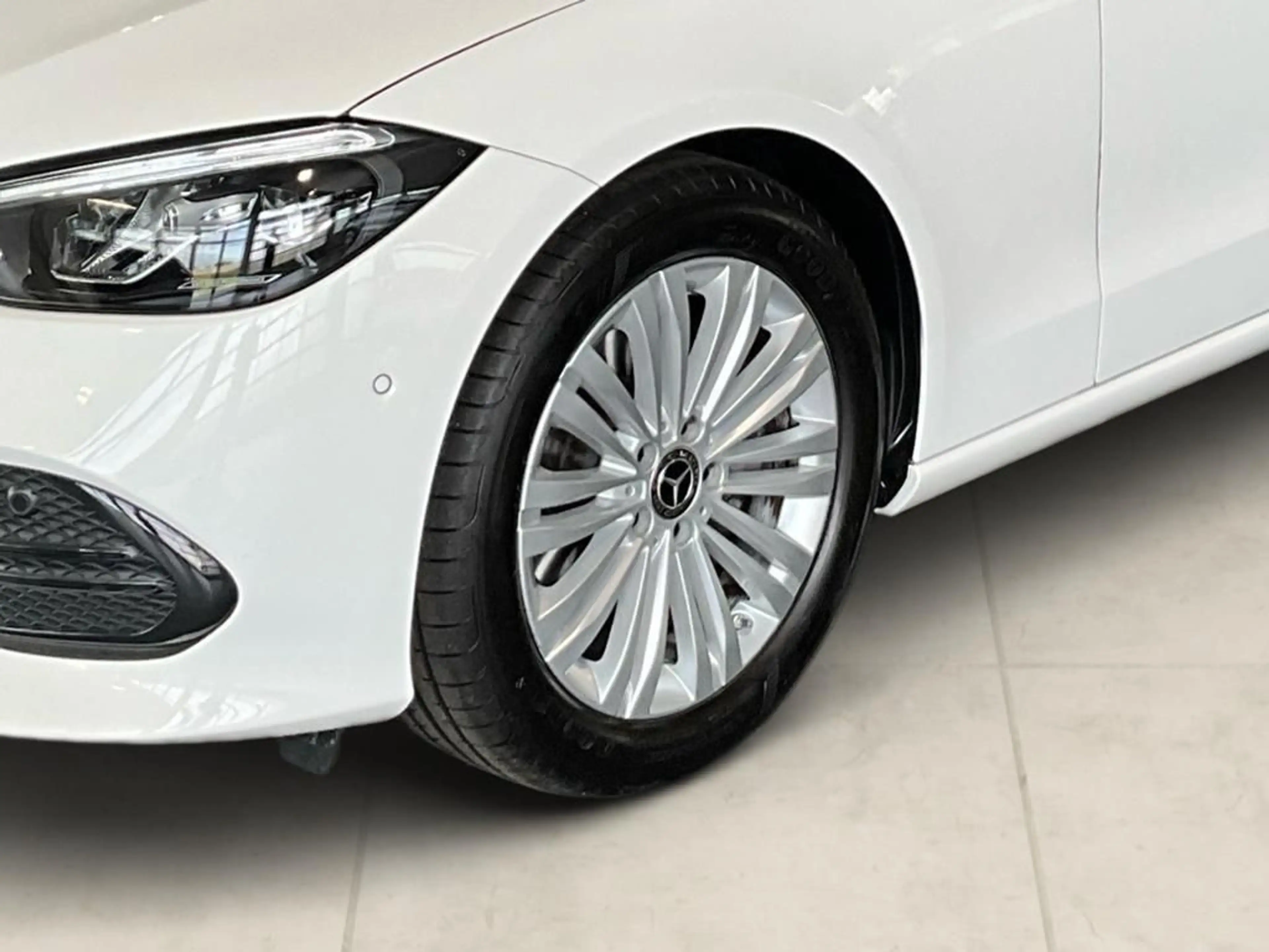 Mercedes-Benz C 180 T Avantgarde AHK AUT Kam. KeyLess KlimaA — photo 7