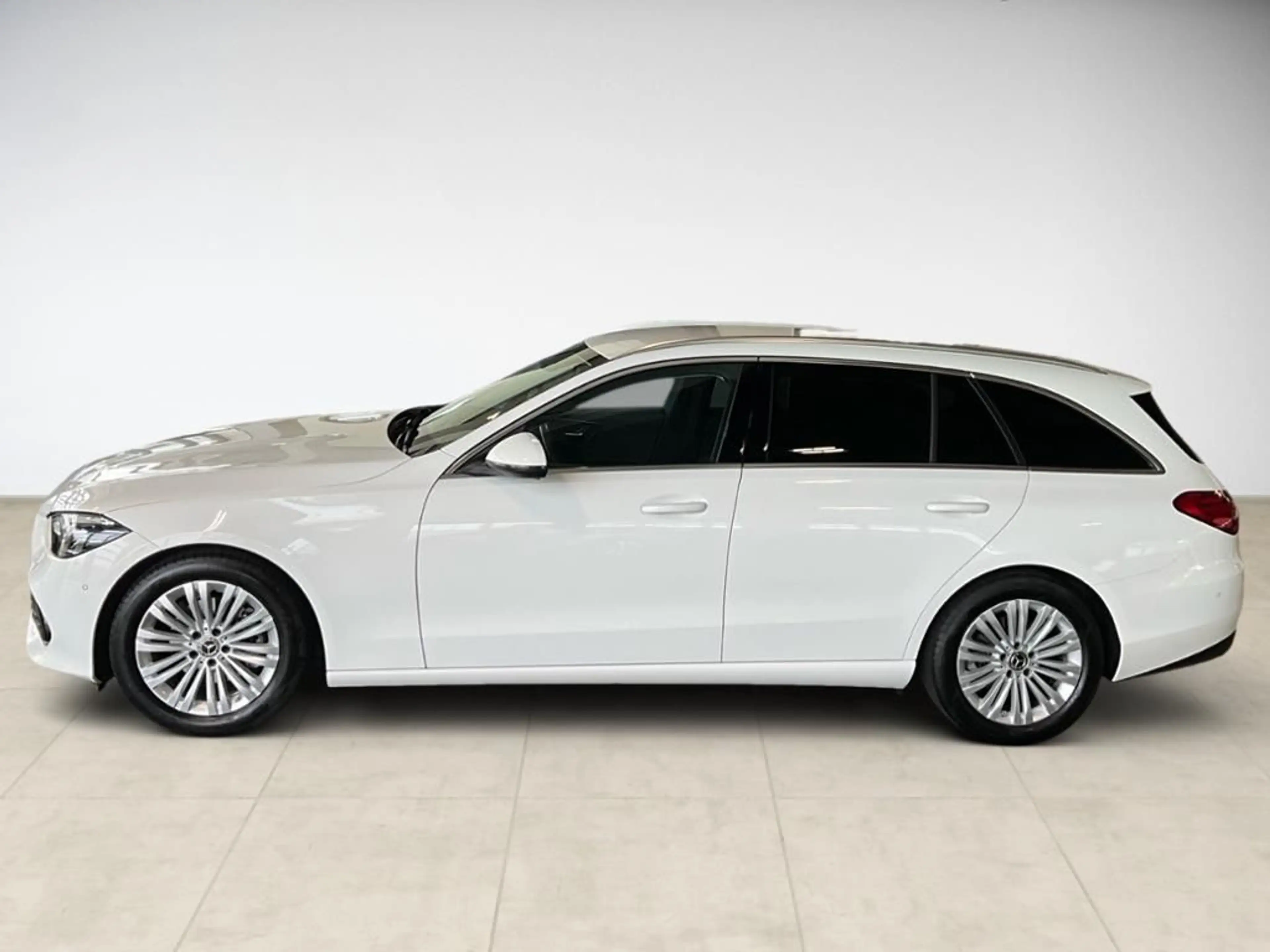 Mercedes-Benz C 180 T Avantgarde AHK AUT Kam. KeyLess KlimaA — photo 3
