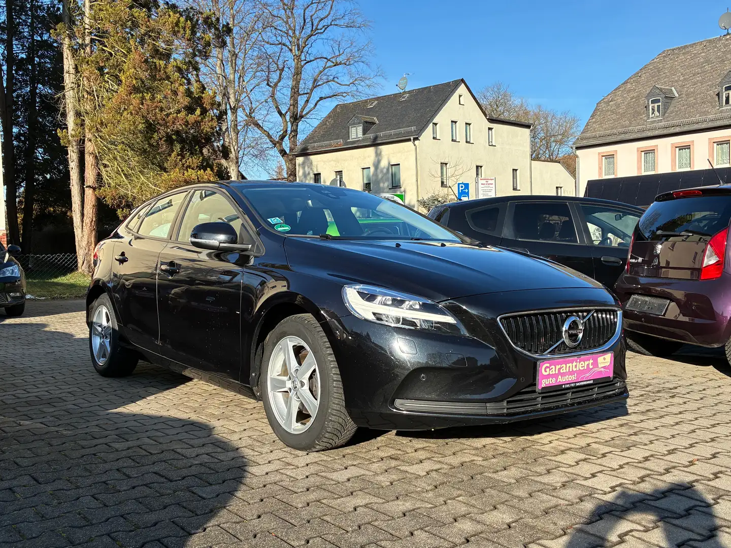 Volvo V40 Momentum / Navigation / LED / Schwarz - 2