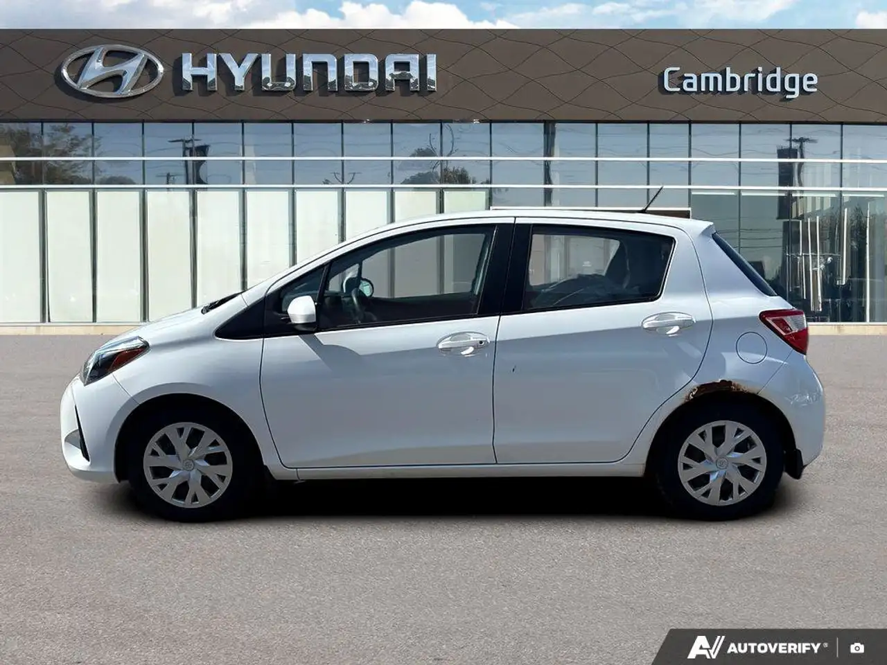Toyota Yaris снимка Toyota Yaris